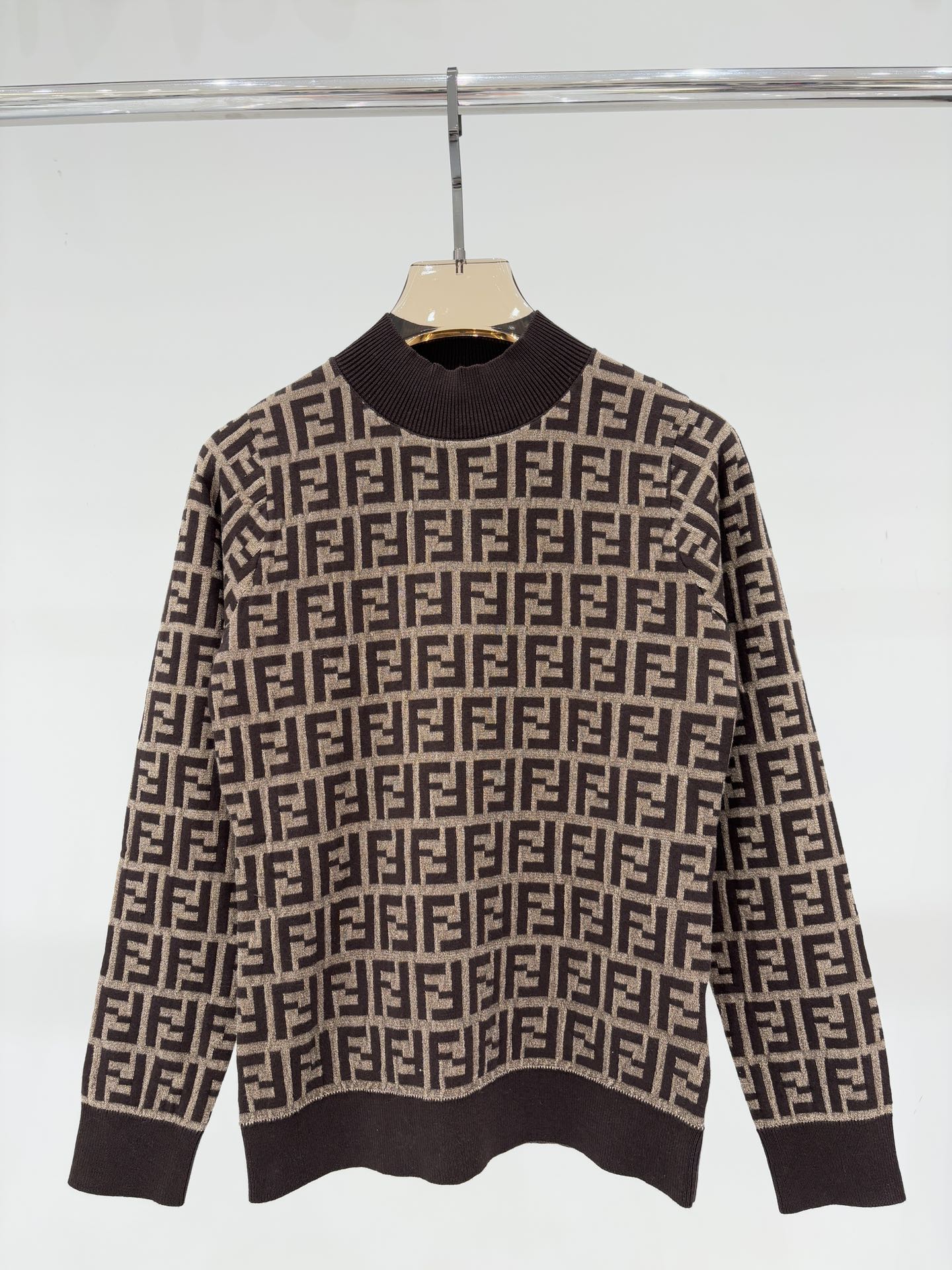 NO:502303,Fendi long sleeves｜25 early autumn new small round neck double F letter classic logo straight strip contrasting color full print casual knitted long sleeves color brown sizeS M L,,fendi,alexander wang19860909芬迪长袖｜25早秋新款小圆领双F字母经典logo直条撞色满印休闲针织长袖 颜色褐色 sizeS M L,,fendi,alexander wang,Women's clothing