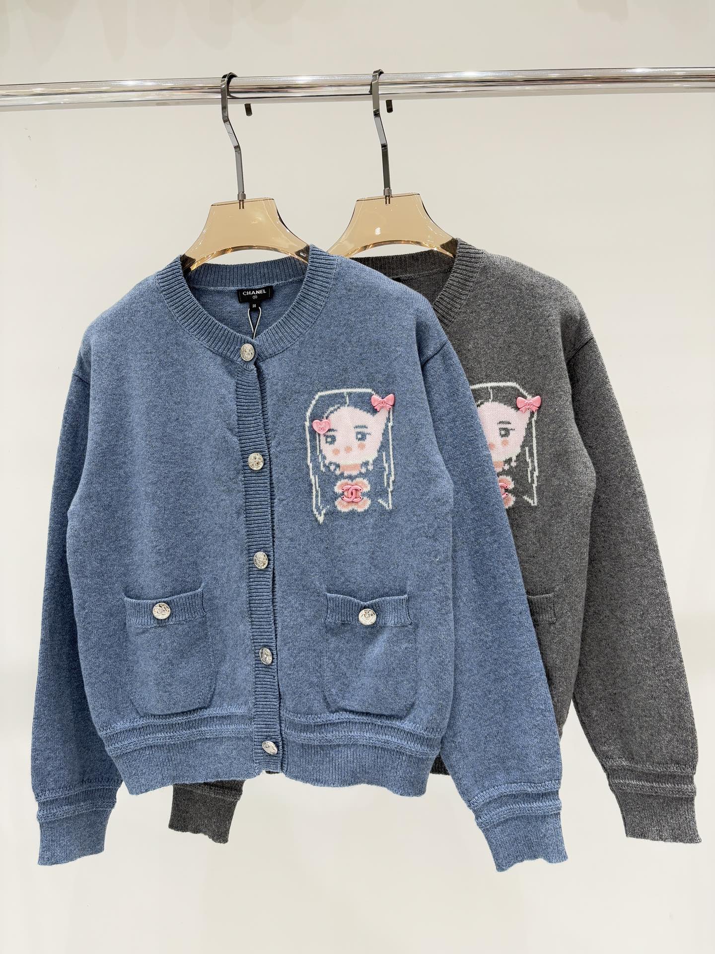 NO:503289,Xiaoxiang cardigan｜25 early autumn new round neck cartoon pattern contrasting color jacquard three-dimensional bow decoration simple casual knitted cardigan color gray blue gray sizeS M L,,alexander wang19860909小香开衫｜25早秋新款圆领卡通图案撞色提花立体蝴蝶结装饰简约休闲针织开衫 颜色灰蓝 灰色 sizeS M L,,alexander wang,Women's clothing