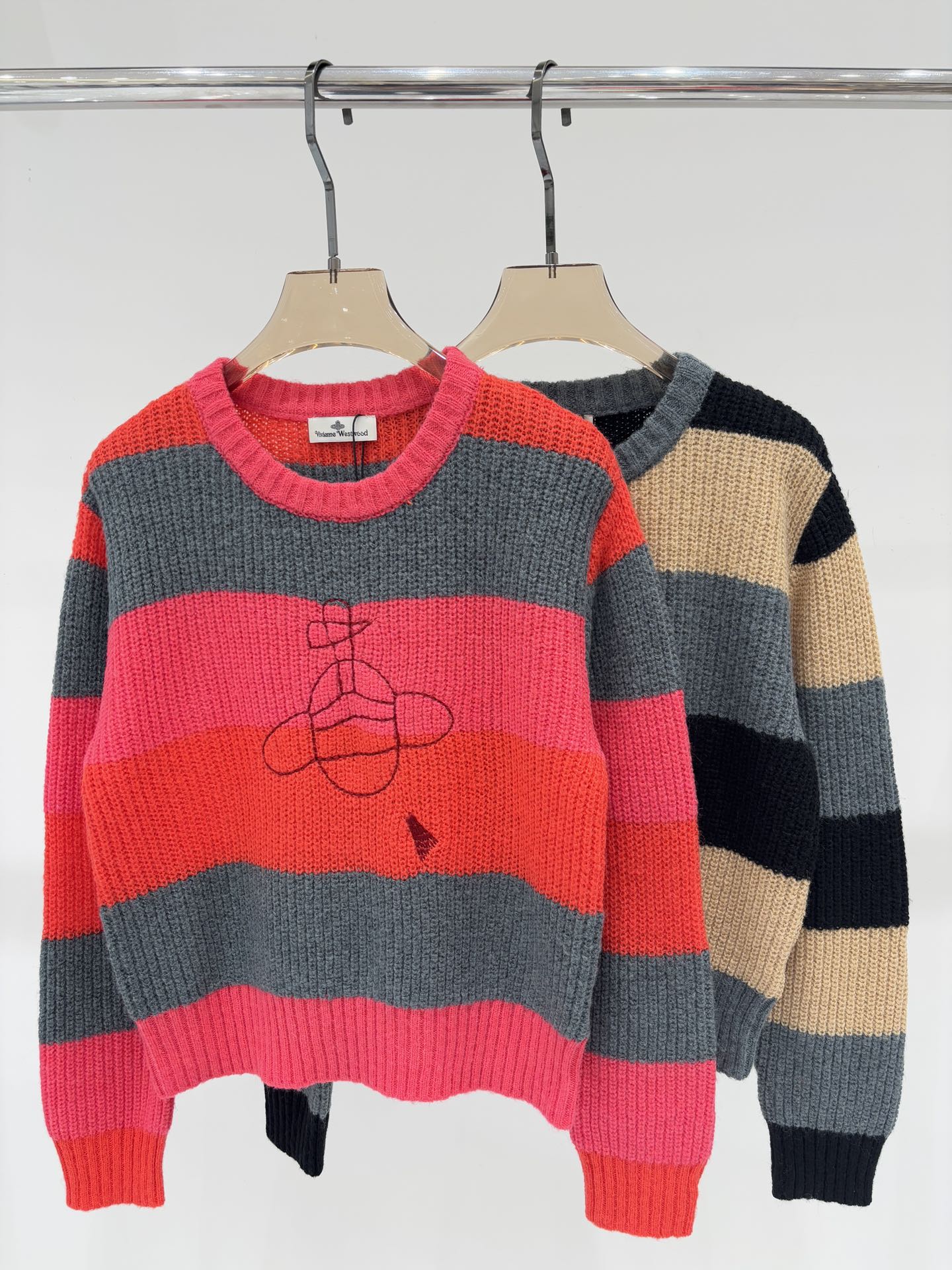 NO:508327,Queen Mother of the Cialis long sleeves｜25 early autumn new round neck contrasting striped Saturn logo embroidery simple retro lazy knitted top color red gray size SML, alexander wang19860909西太后长袖｜25早秋新款圆领撞色条纹土星logo刺绣简约复古慵懒针织上衣 颜色 红色 灰色 size SML,,alexander wang,Women's clothing