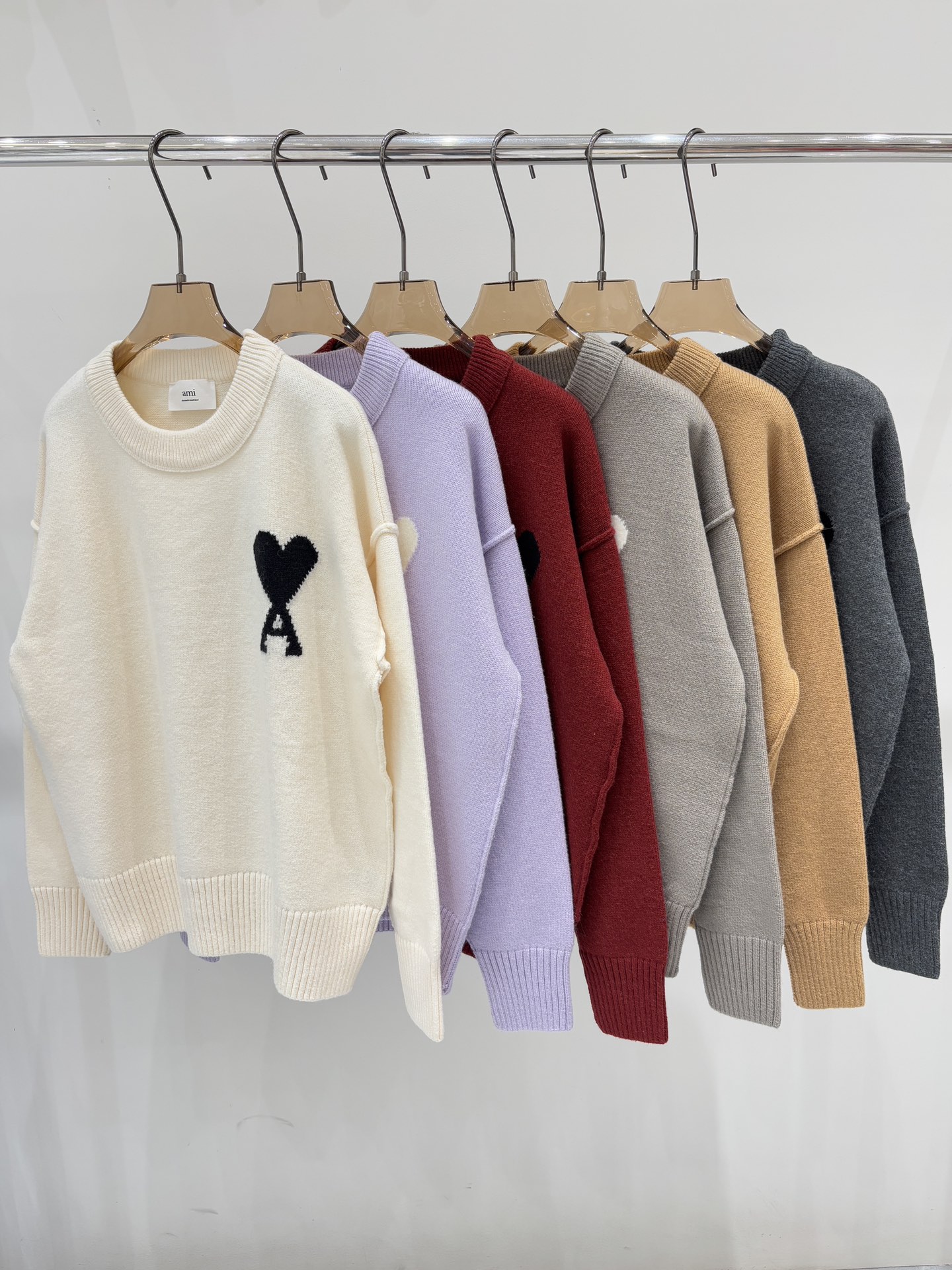 NO:508310,Ami long-sleeved | 25 early autumn new round neck contrasting letters love logo jacquard simple lazy knitted pullover top color white purple red light gray khaki dark gray size SML, alexander wang19860909Ami长袖｜25早秋新款圆领撞色字母爱心logo提花简约慵懒针织套头上衣 颜色 白色 紫色 红色 浅灰色 卡其色 深灰色 size SML,,alexander wang,Women's clothing