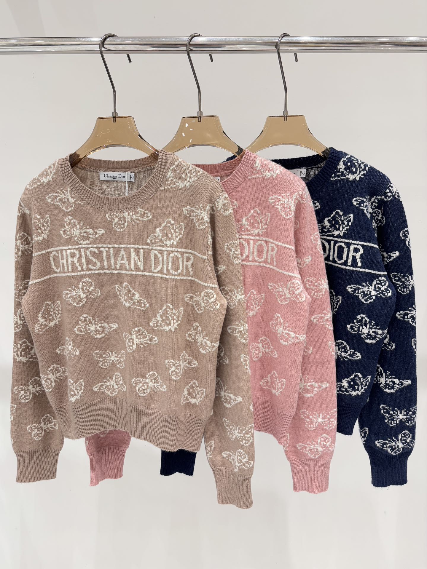 NO:508299,D Parent long sleeves | 25 early autumn new round neck contrasting letter logo bow jacquard simple commuter knitted pullover top color khaki pink navy blue size SML, dior, alexander wang19860909D家长袖｜25早秋新款圆领撞色字母logo蝴蝶结提花简约通勤针织套头上衣 颜色 卡其色 粉色 藏蓝色 size SML,,dior,alexander wang,Women's clothing