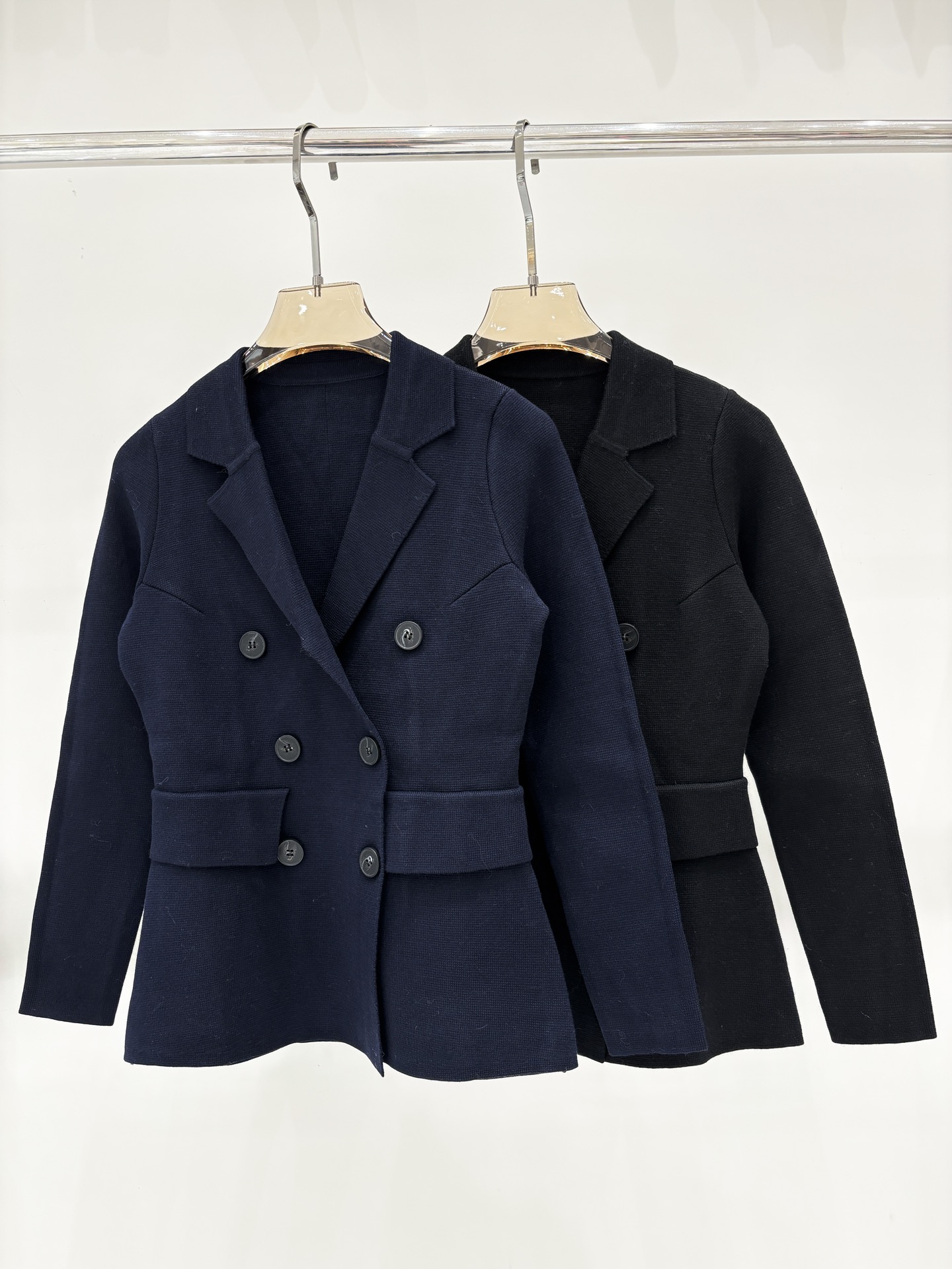 NO:569653,Max Jacket | 25 early autumn new style lapel double-breasted three-dimensional tailoring simple commuter style knitted short coat color navy black sizeSML,,jackets & coats,alexander wang19860909Max外套｜25早秋新款翻领双排扣立体剪裁简约通勤风针织短款大衣 颜色藏蓝 黑色 sizeSML,,jackets & coats,alexander wang,Women's clothing