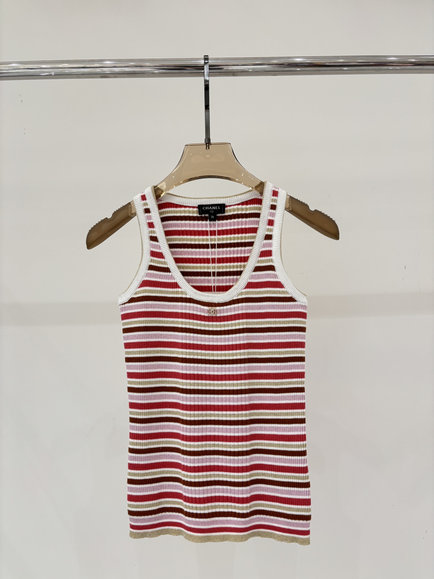 NO:625248,Xiaoxiang vest｜25 early autumn new round neck letter logo three-dimensional jacquard stripe color matching slim knitted vest uniform color sizeSML,,alexander wang19860909小香背心｜25早秋新款圆领字母logo立体提花条纹拼色修身针织背心 颜色均色 sizeSML,,alexander wang,Women's clothing