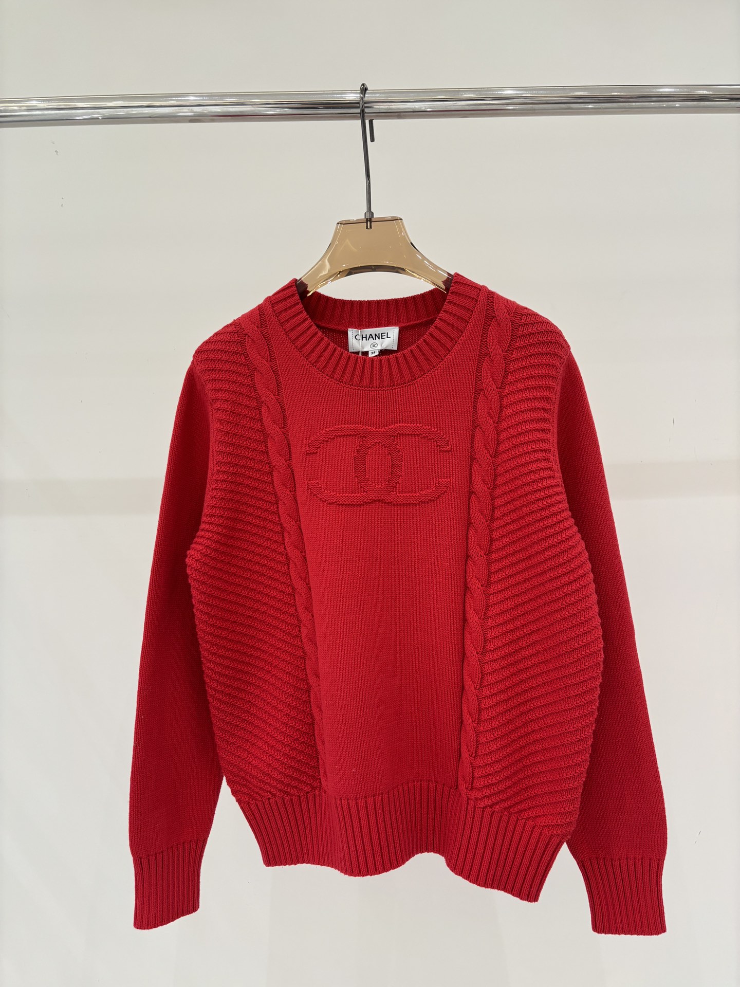 NO:625277,Xiaoxiang long sleeve | 25 early autumn new round neck letter logo twist pattern simple lazy style casual three-dimensional knitted long sleeve color red sizeSML,,alexander wang19860909小香长袖｜25早秋新款圆领字母logo麻花花纹简约慵懒风休闲立体针织长袖 颜色红色 sizeSML,,alexander wang,Women's clothing