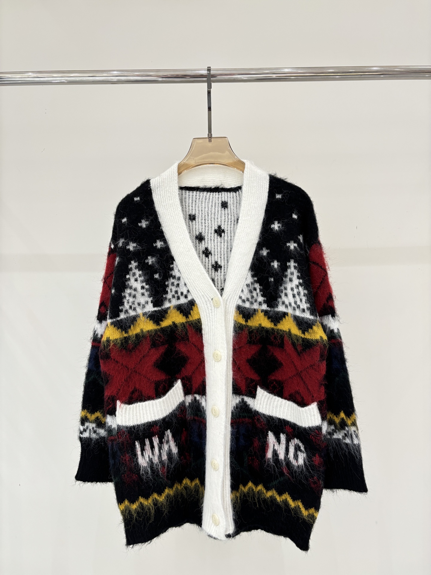 NO:729596,D Family Cardigan｜26 Early Spring New V-neck Letter Snowflake Maple Leaf Color Blocking Jacquard Soft Waxy Mohair Casual Fair Isle Knitted Cardigan Uniform Colors sizeSML,,dior,19860909D家开衫｜26早春新款v领字母雪花枫叶拼色提花软糯马海毛休闲费尔岛针织开衫 颜色均色 sizeSML,,dior,,Women's clothing