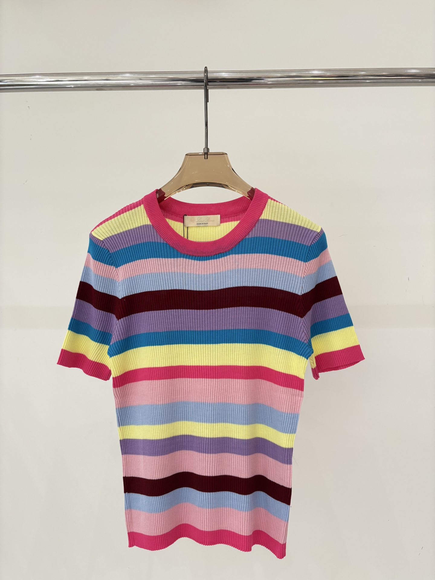 NO:748477,LP short-sleeved | 26 early spring new round neck color striped color matching design dopamine color slimming high elastic knitted short-sleeved uniform color sizeSML, loro piana, T-shirt,19860909LP短袖｜26早春新款圆领彩色条纹拼色设计多巴胺配色修身高弹针织短袖 颜色均色 sizeSML,,loro piana,T-shirt,,Women's clothing