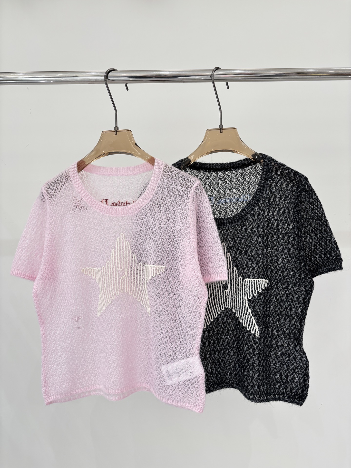 NO:748481,D Home Short Sleeves｜26 Early Spring New Round Neck Letters Stars Bee Embroidery Jacquard Simple Thin Hollow Knitted Short Sleeves Color Pink Black sizeSML,, dior, T-shirt,19860909D家短袖｜26早春新款圆领字母星星蜜蜂刺绣提花简约薄款镂空针织短袖 颜色粉色 黑色 sizeSML,,dior,T-shirt,,Women's clothing