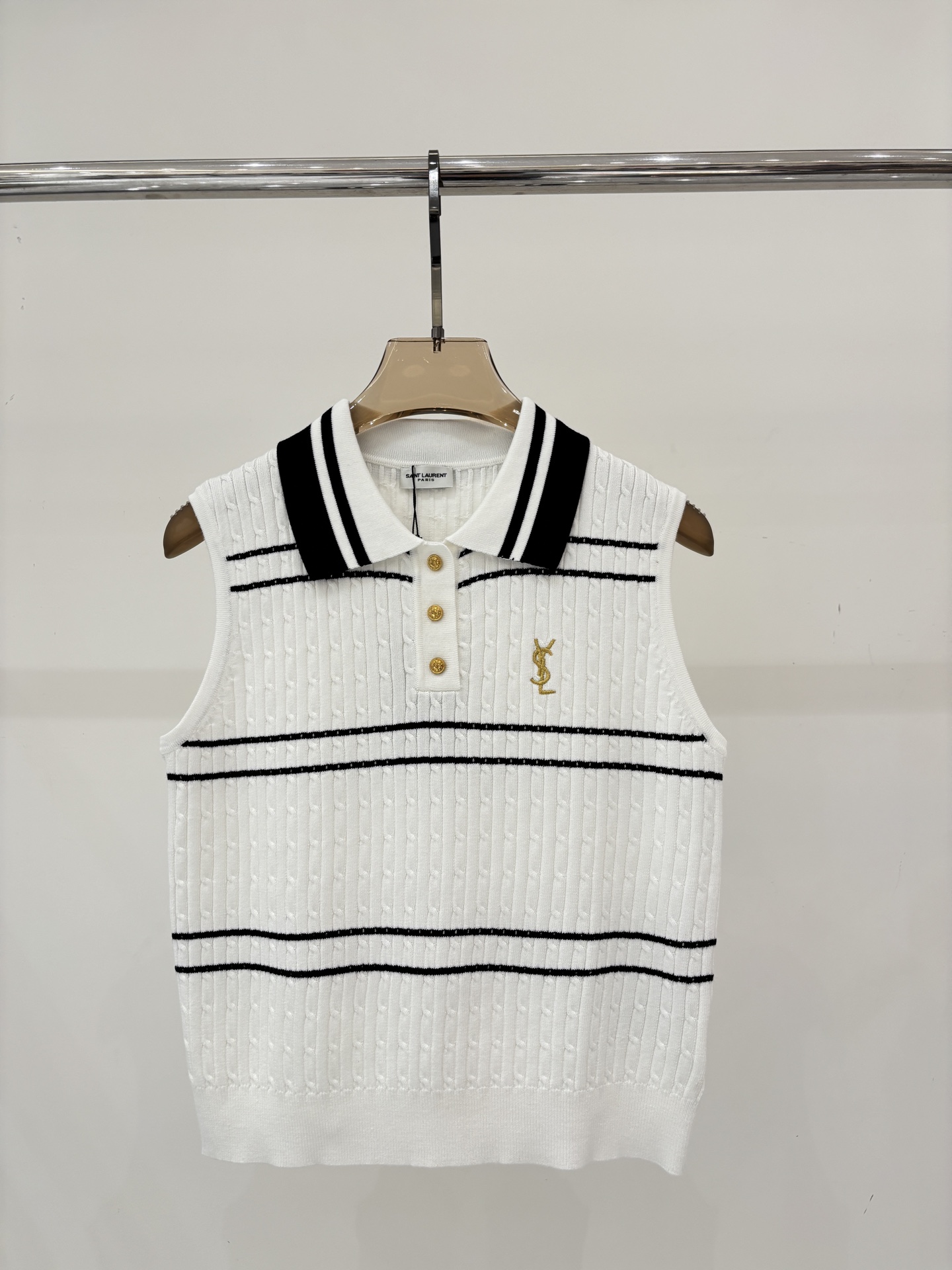 NO:761812,Saint Laurent vest | 26 early spring new style lapel letter logo gold thread embroidery jacquard stripe color matching design simple casual knitted vest color white sizeSML,, saint laurent,19860909圣罗兰背心｜26早春新款翻领字母logo金线刺绣提花条纹拼色设计简约休闲针织背心 颜色白色 sizeSML,,saint laurent,,Women's clothing