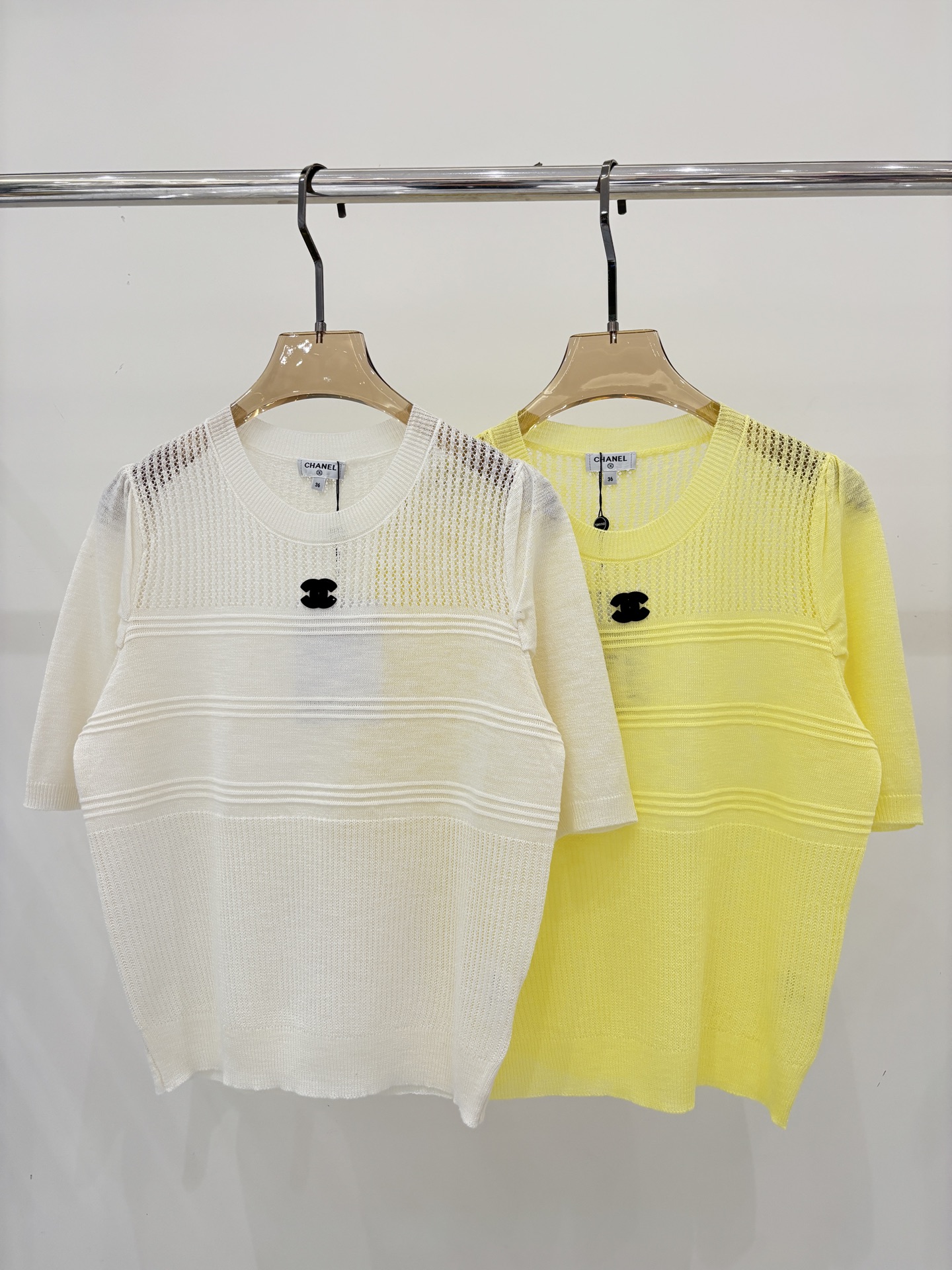 NO:761839,Xiaoxiang short sleeves｜26 early spring new round neck letter logo three-dimensional jacquard simple hollow design casual thin knitted short sleeves color white yellow sizeSML,,T-shirt,19860909小香短袖｜26早春新款圆领字母logo立体提花简约镂空设计休闲薄款针织短袖 颜色白色 黄色 sizeSML,,T-shirt,,Women's clothing