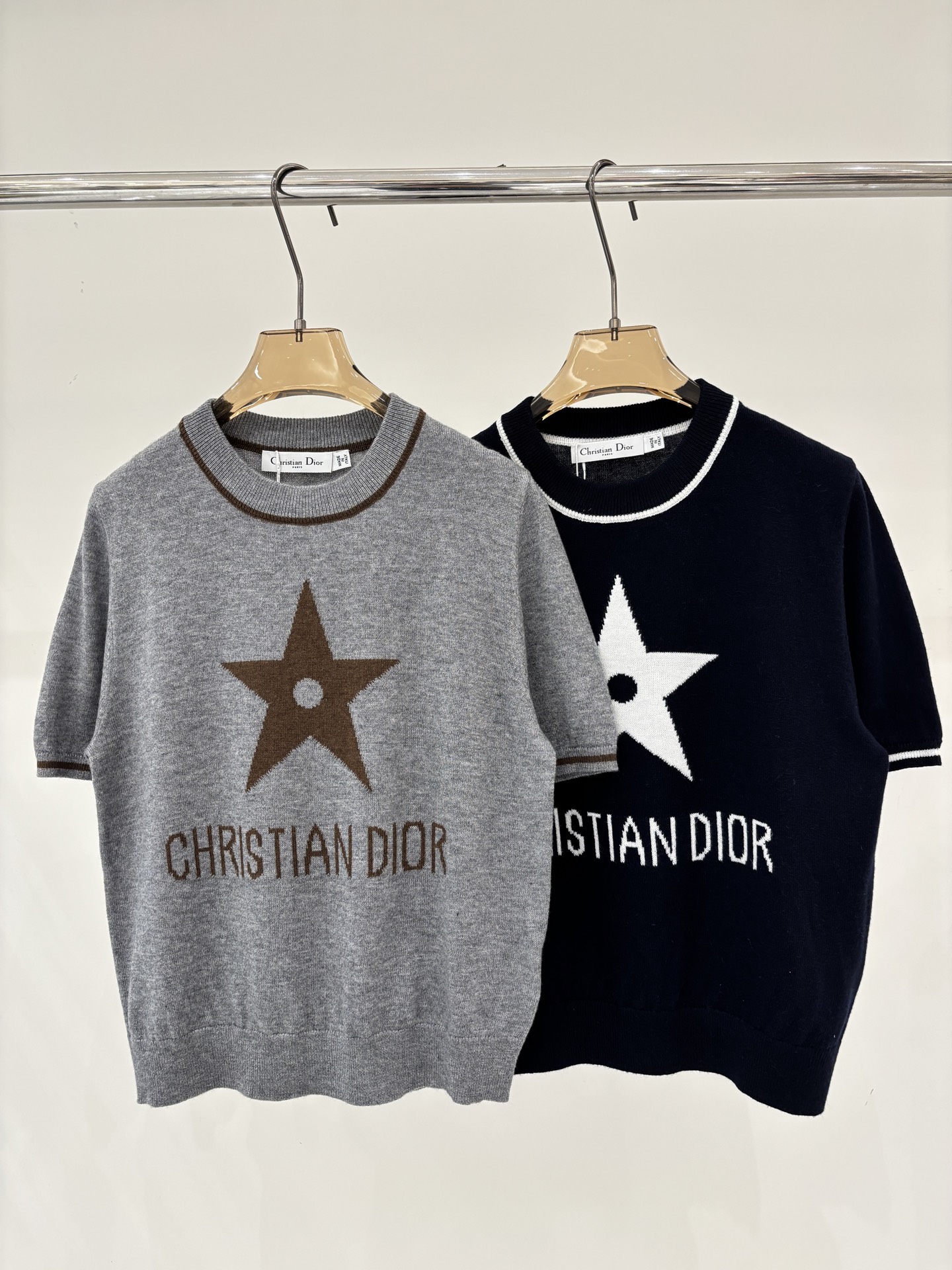 NO:761850,D Home Short Sleeves｜26 Early Spring New Round Neck Letter Logo Stars Contrast Color Jacquard Simple Casual Thin Knitted Short Sleeves Color Gray Navy Blue sizeSML,, dior, T-shirt,19860909D家短袖｜26早春新款圆领字母logo星星撞色提花简约休闲薄款针织短袖 颜色灰色 藏蓝 sizeSML,,dior,T-shirt,,Women's clothing