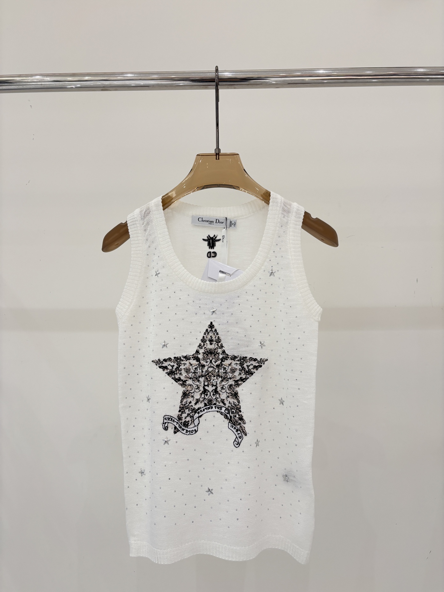 NO:797746,D Home Vest｜26 Early Spring New Style Round Neck Letter Logo Bee Star Embroidery Jacquard Hot Diamond Decoration Thin Knitted Vest Color White sizeSML,,dior,19860909D家背心｜26早春新款圆领字母logo蜜蜂星星刺绣提花烫钻装饰薄款针织背心 颜色白色 sizeSML,,dior,,Women's clothing