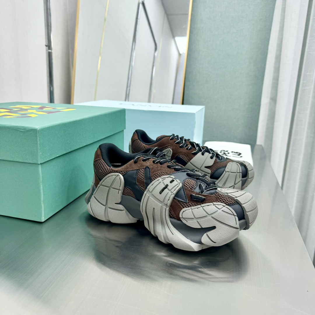Fashionable Footwear: Camperlab’s Futuristic Shoe Collection for Men and Women