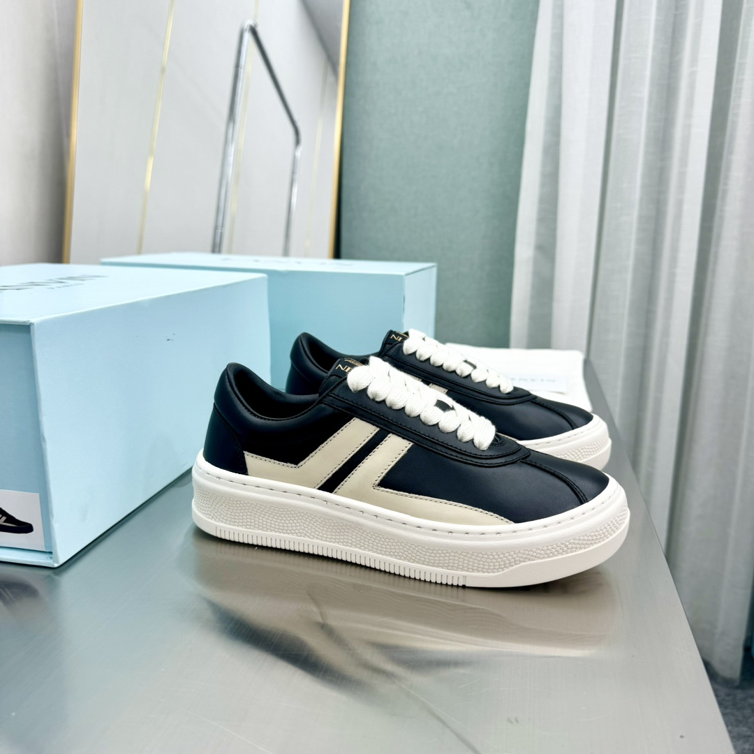 Colorful Van Shoes at Plant P. 650: LANVIN LAB x FUTURE Same-Sex Cash Leisure Shoes.