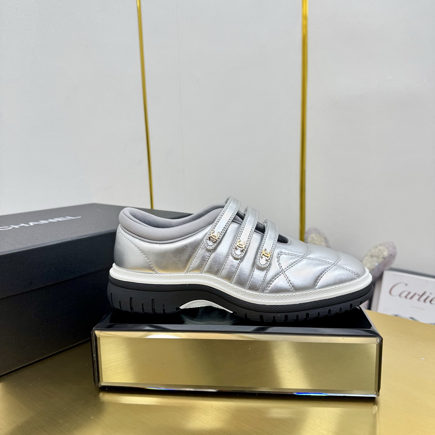 NO:166447,High-version CHANEL Chanel new panda shoes panda shoes Chanel 2025ss popular panda shoes color matching thick-soled casual sports shoes shoes counter synchronization counter is very popular, a very difficult to buy shoe The most popular thick-soled panda shoes on the entire network, you can imagine that Xiaoxiangguan cannot miss appearance and comfort coexist Simple and versatile white shoes Thick sole height enhancement is super versatile, whoever wears it in close eyes looks good, calfskin upper imported sheepskin inner TPU original outsole size: 35-40 (41 custom made, casual shoes/sports shoes, chanel, chanel, sneakers, cowhide, sheepskin19860909高版本 CHANEL香奈儿新款熊猫板鞋熊猫鞋 香奈儿2025ss火爆熊猫鞋配色厚底休闲运动鞋板鞋  专柜同步 专柜非常火爆 非常难买的一款鞋 全网最火的厚底熊猫鞋 可想而知小香控不可错过的 颜值与舒适并存的 简约百搭小白鞋 厚底增高超级百搭,闭眼入谁穿谁好看  鞋面小牛皮 内里进口羊皮里 大底TPU原版大底 码数:35-40（41 定做,休闲鞋/运动鞋,chanel,chanel,sneakers,cowhide,sheepskin,Women's Shoes