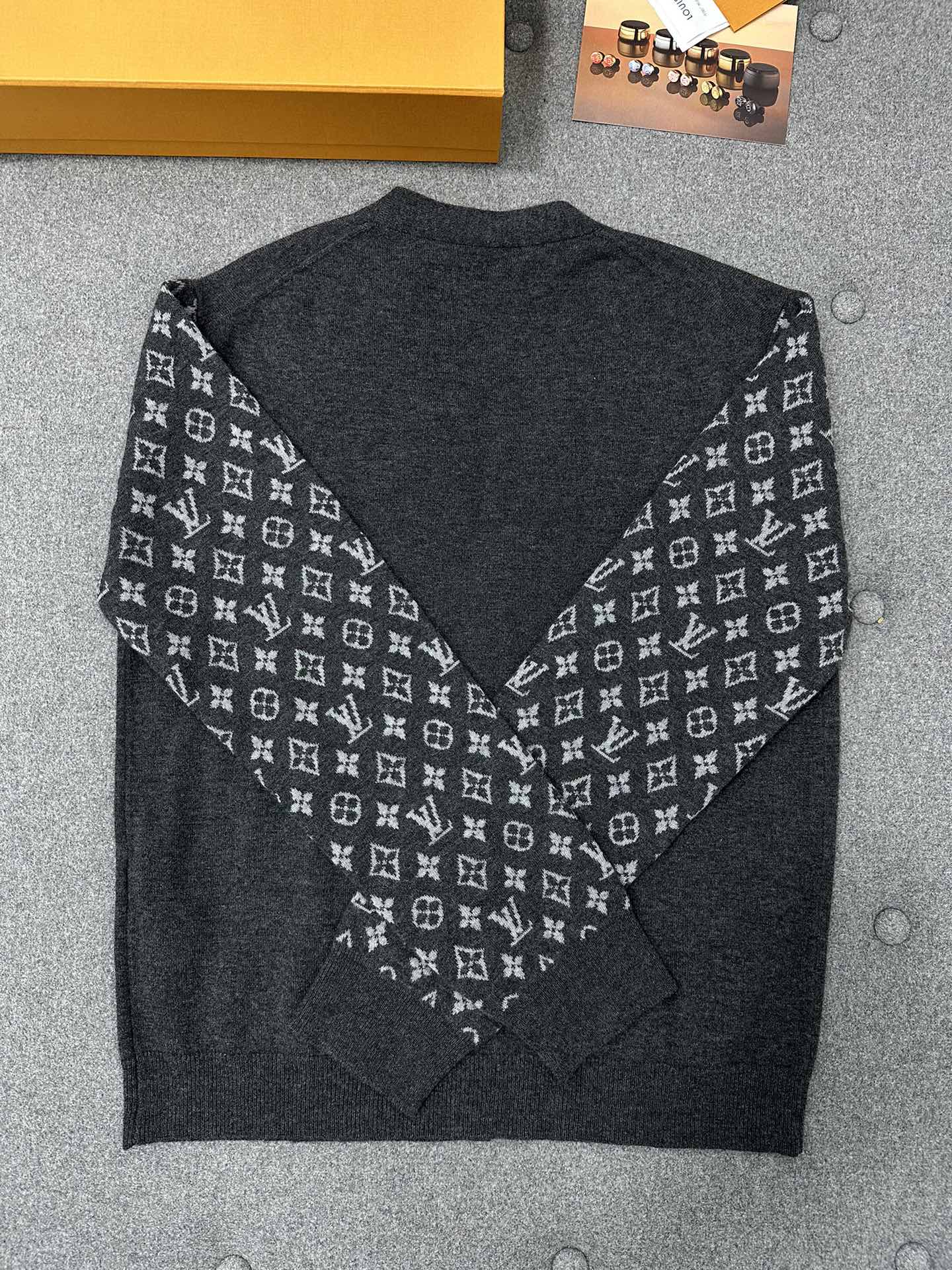 루이비통 여성 가디건 129805 Louis Vuitton Cardigan 썸네일 이미지