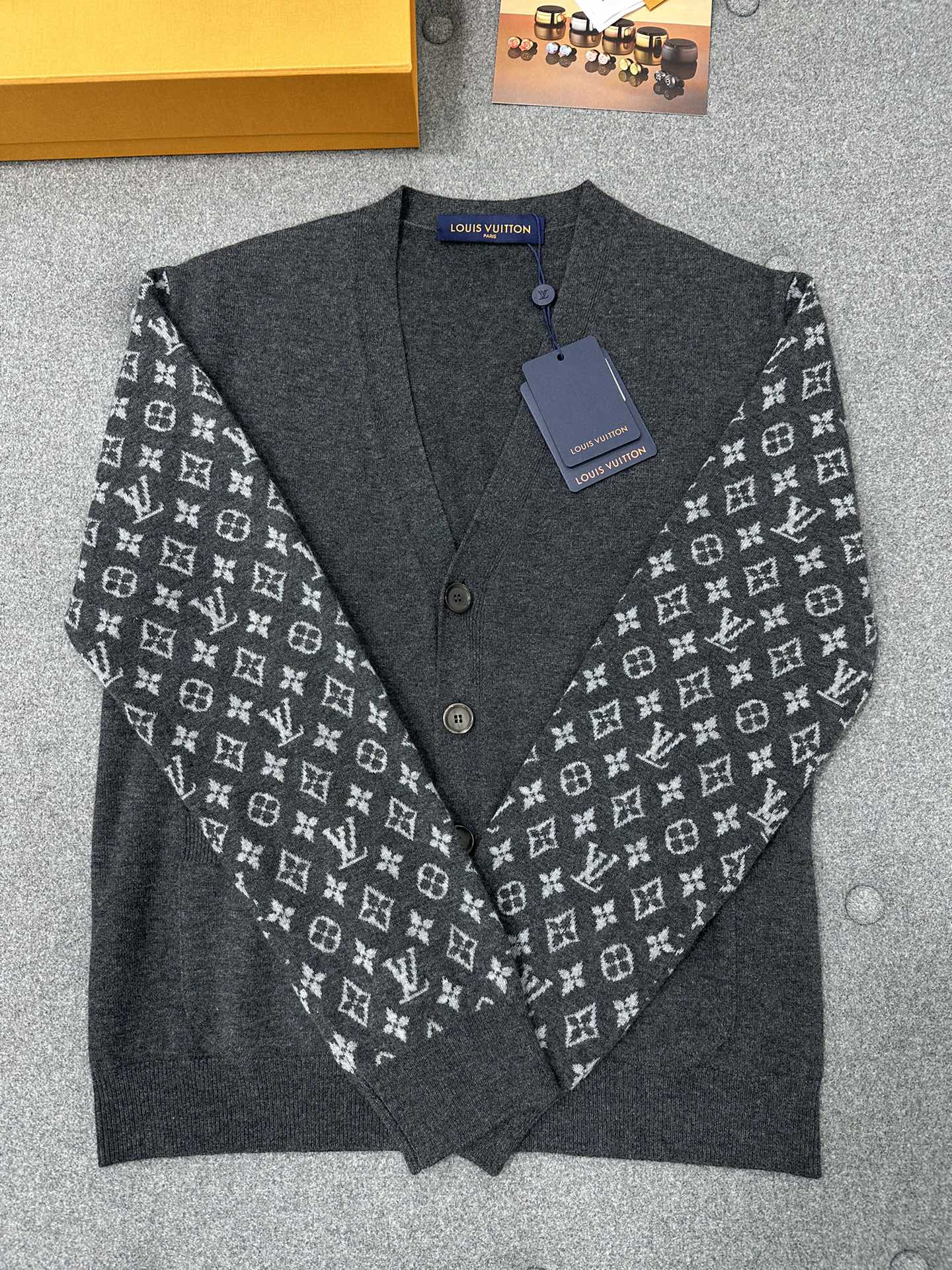 루이비통 여성 가디건 129805 Louis Vuitton Cardigan 썸네일 이미지