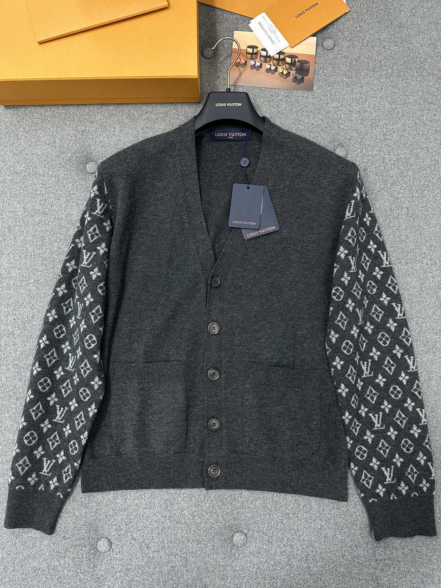 루이비통 여성 가디건 129805 Louis Vuitton Cardigan