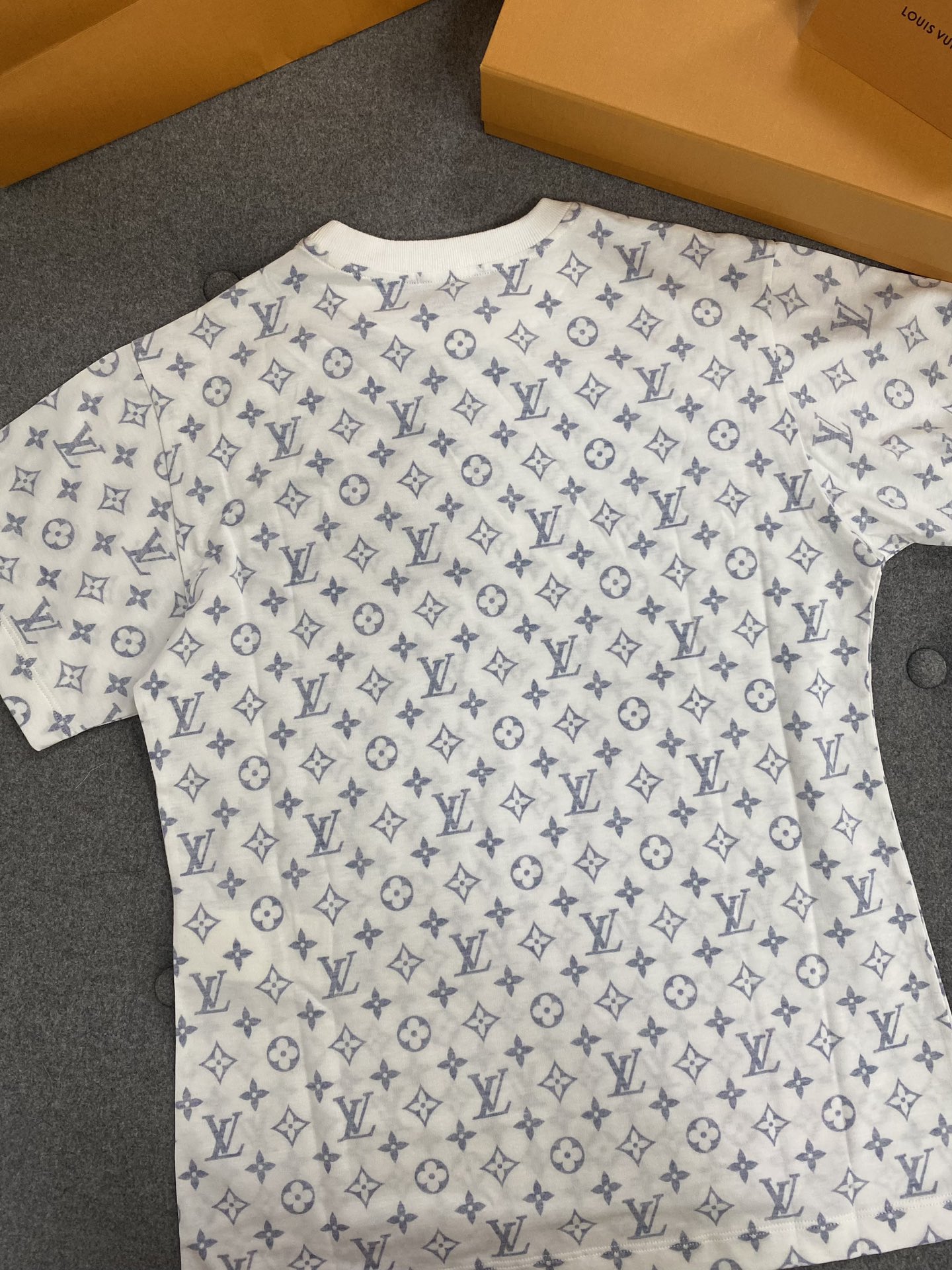 루이비통 여성 반팔 129777 Louis Vuitton T Shirt 썸네일 이미지