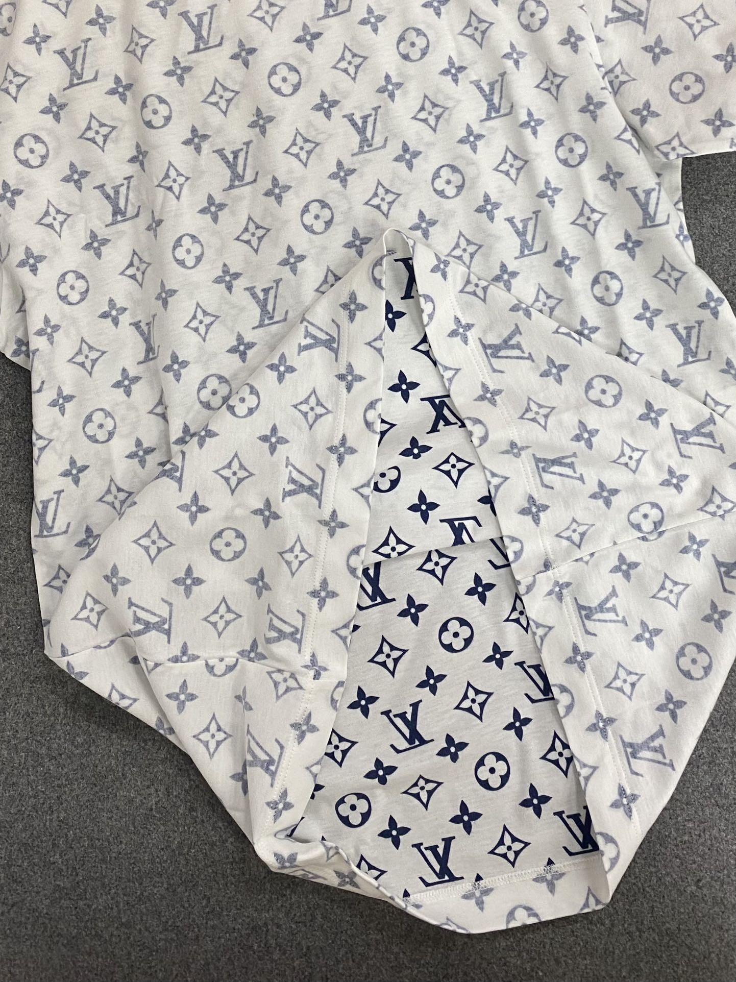 루이비통 여성 반팔 129777 Louis Vuitton T Shirt 썸네일 이미지