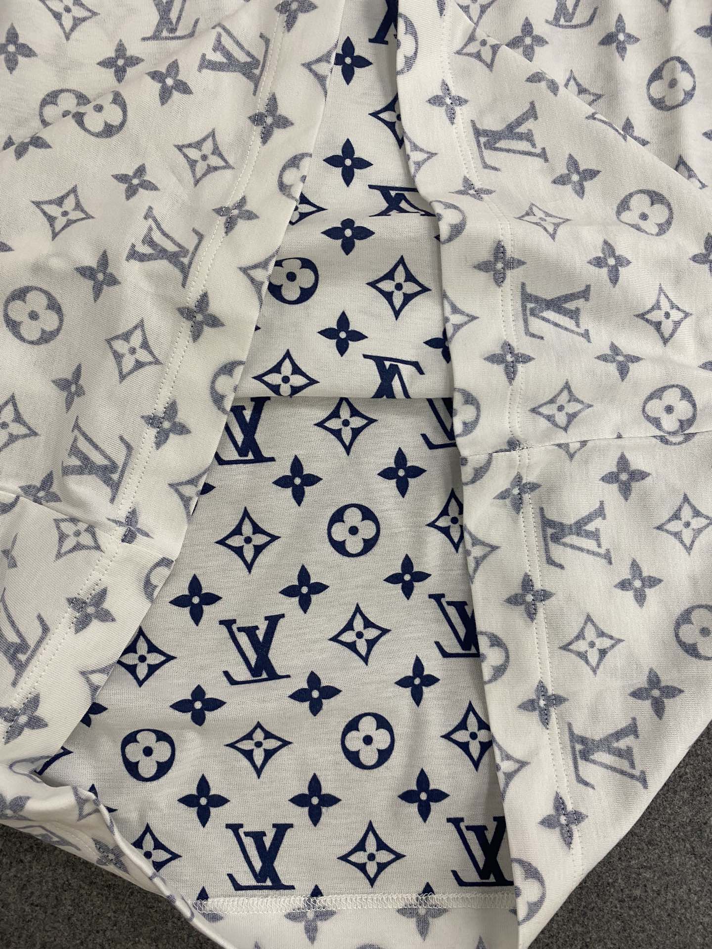 루이비통 여성 반팔 129777 Louis Vuitton T Shirt 썸네일 이미지