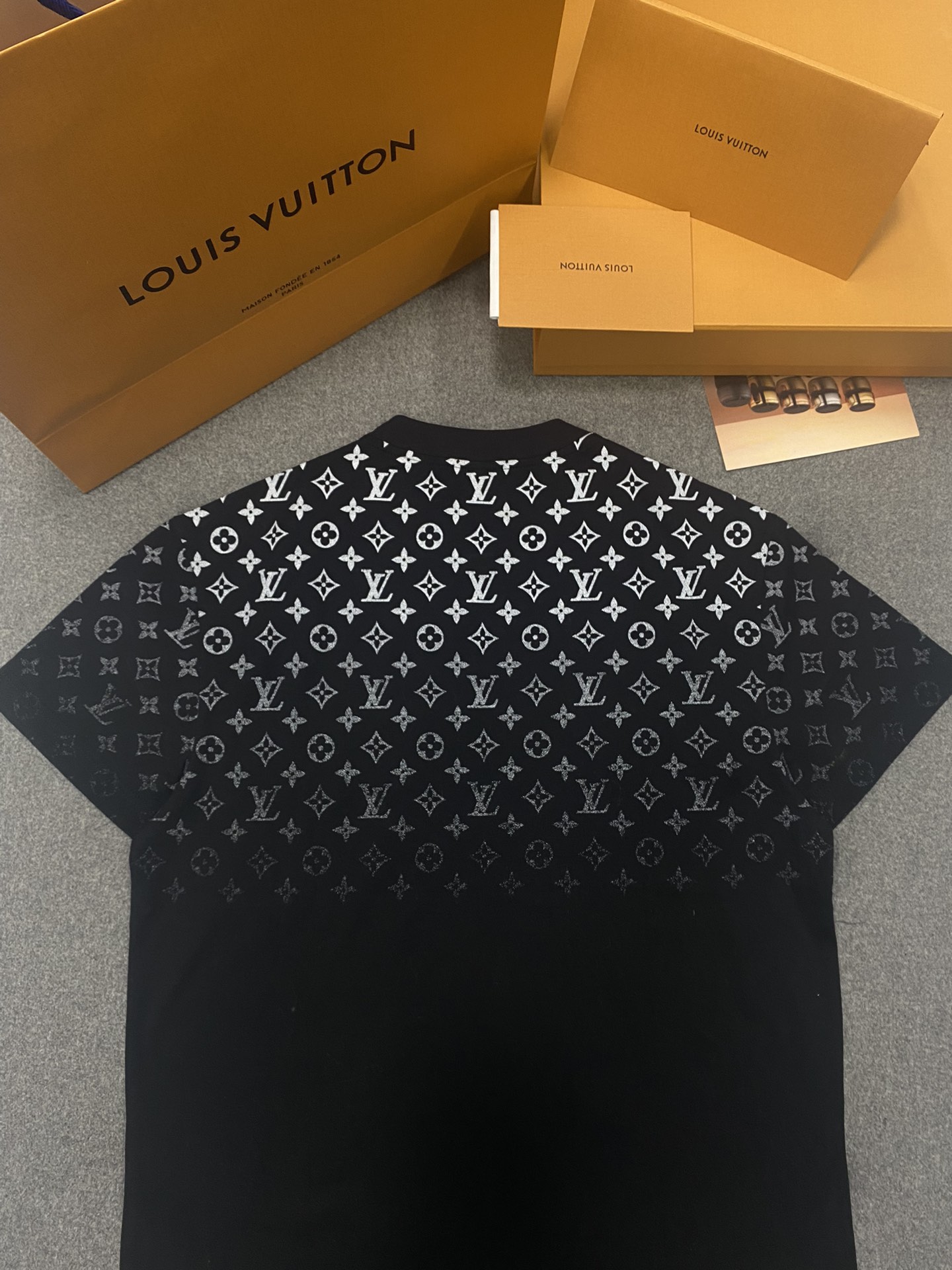루이비통 남성 반팔 129772 Louis Vuitton T Shirt 썸네일 이미지