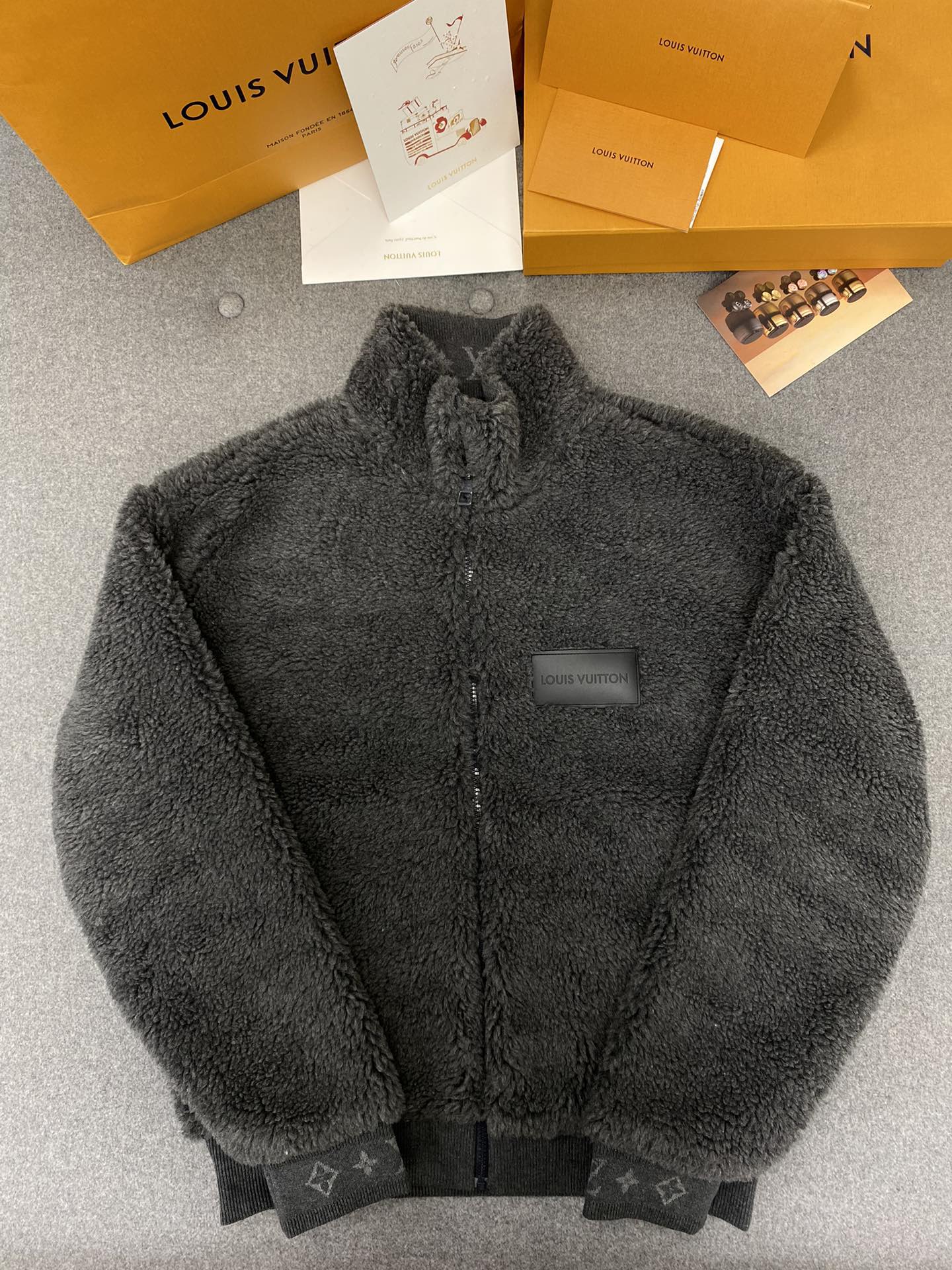 Réplica 1: 1
 Louis Vuitton Ropa Abrigos y chaquetas Gris Empalme Tejido Poliéster