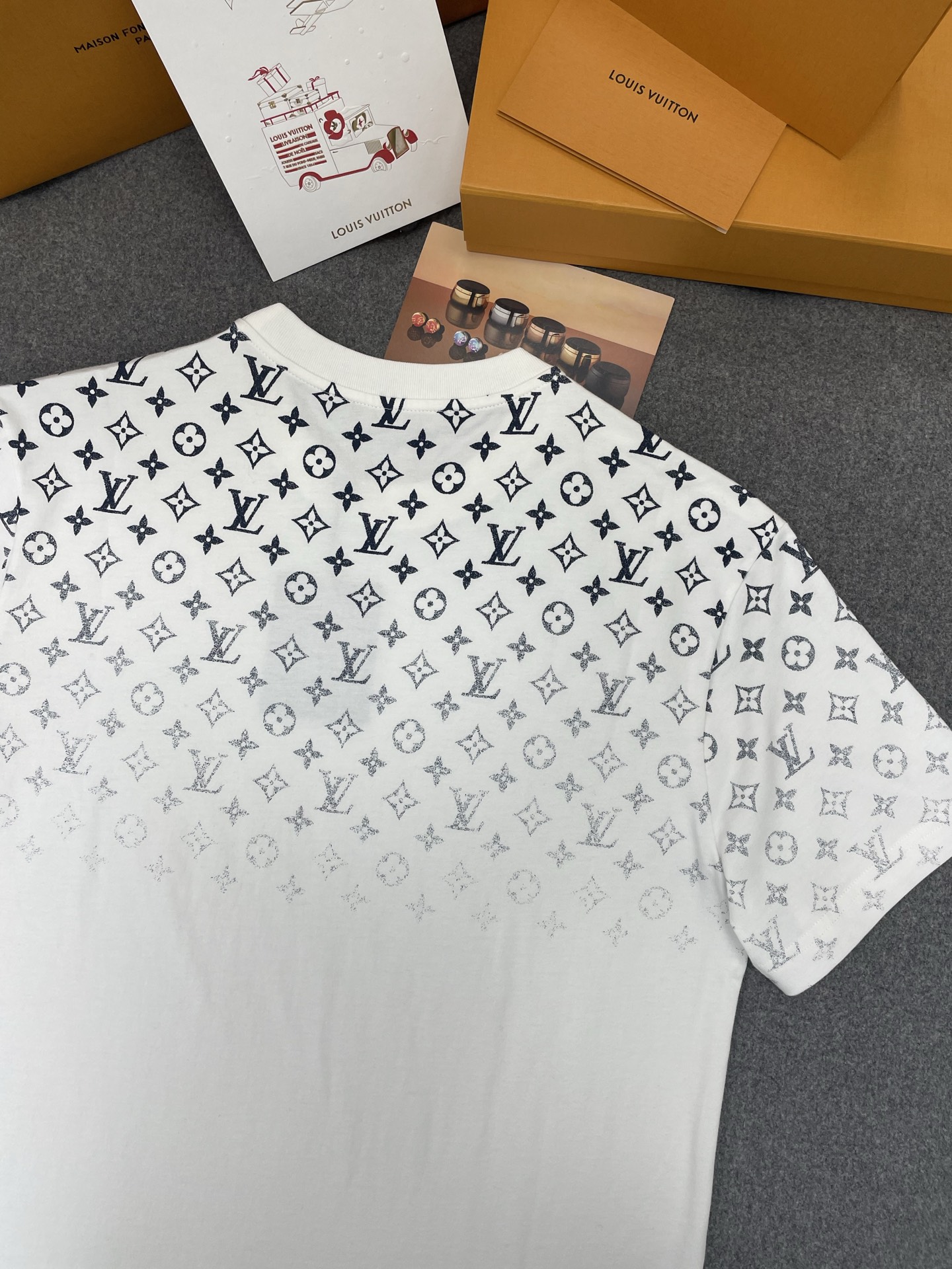 루이비통 남성 반팔 129773 Louis Vuitton T Shirt 썸네일 이미지