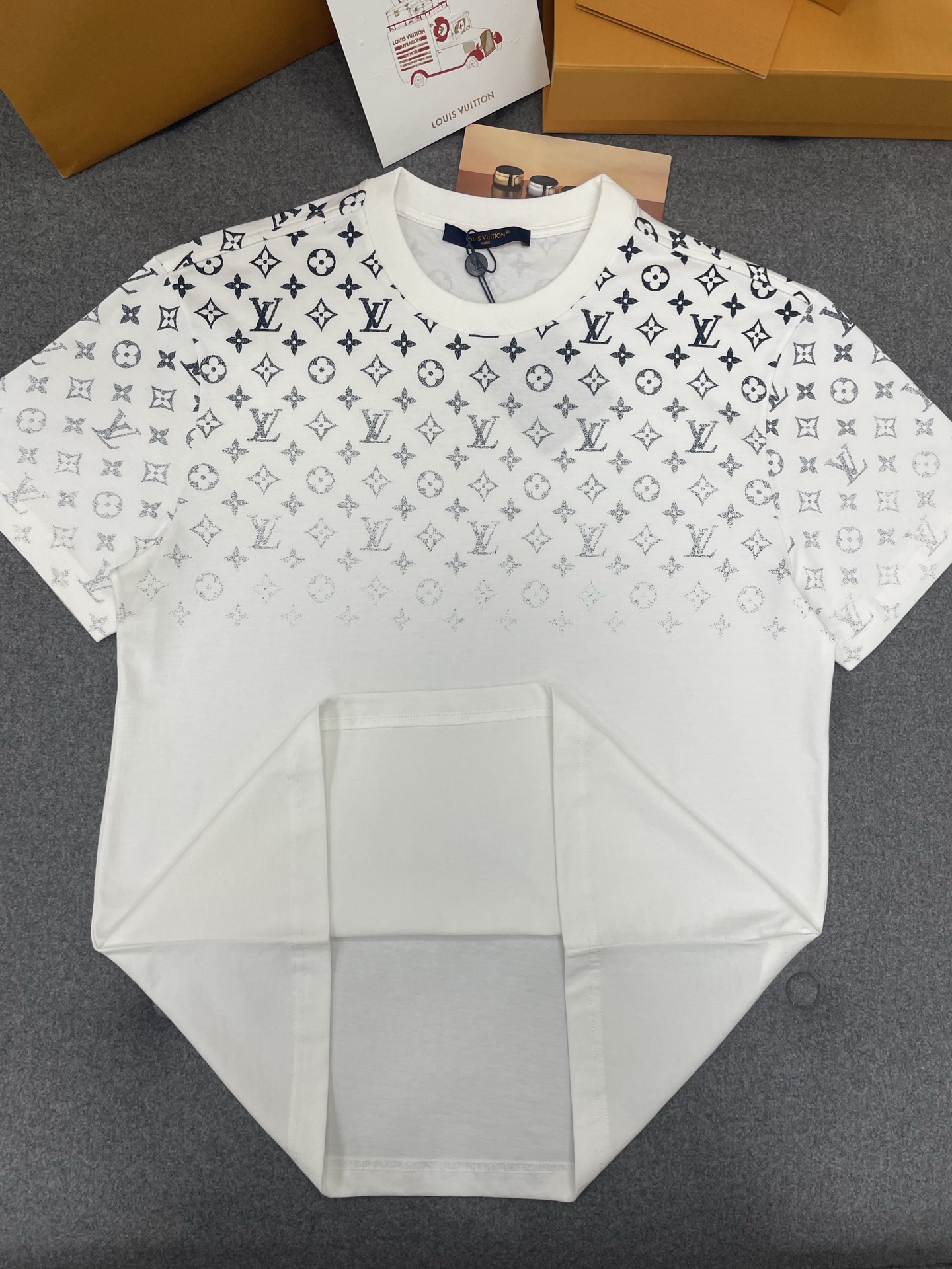 루이비통 남성 반팔 129773 Louis Vuitton T Shirt 썸네일 이미지