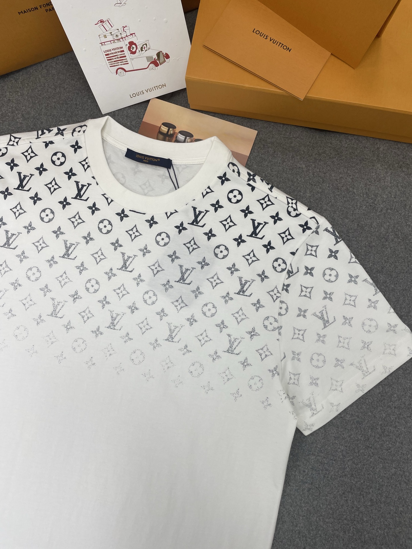 루이비통 남성 반팔 129773 Louis Vuitton T Shirt 썸네일 이미지