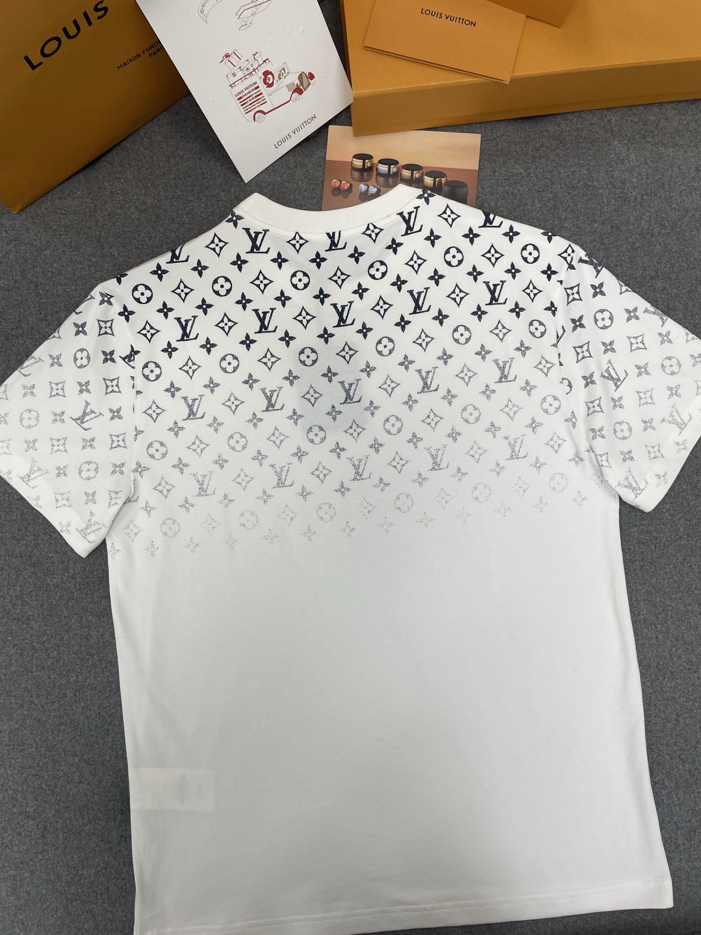 루이비통 남성 반팔 129773 Louis Vuitton T Shirt 썸네일 이미지
