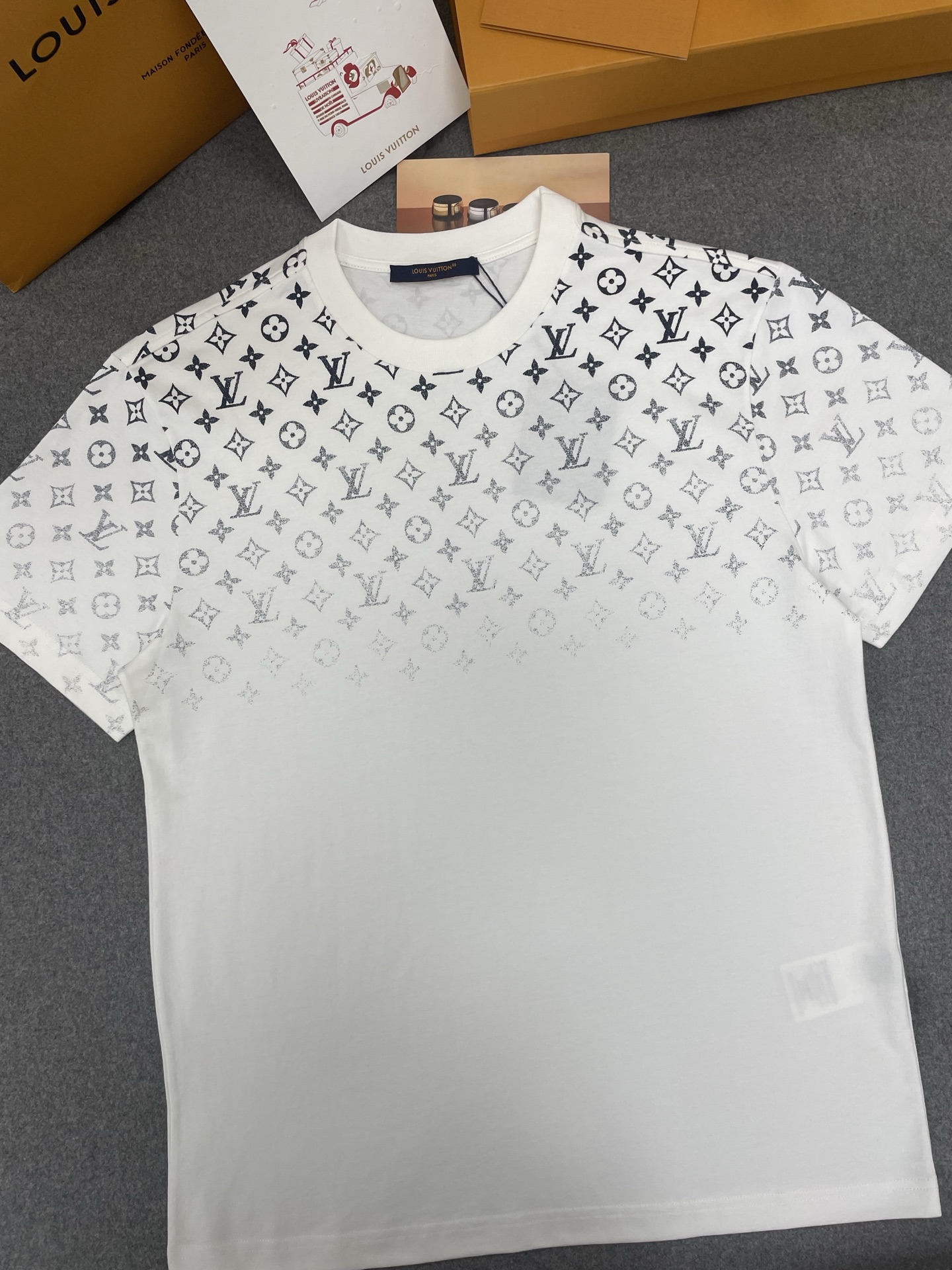 루이비통 남성 반팔 129773 Louis Vuitton T Shirt 썸네일 이미지