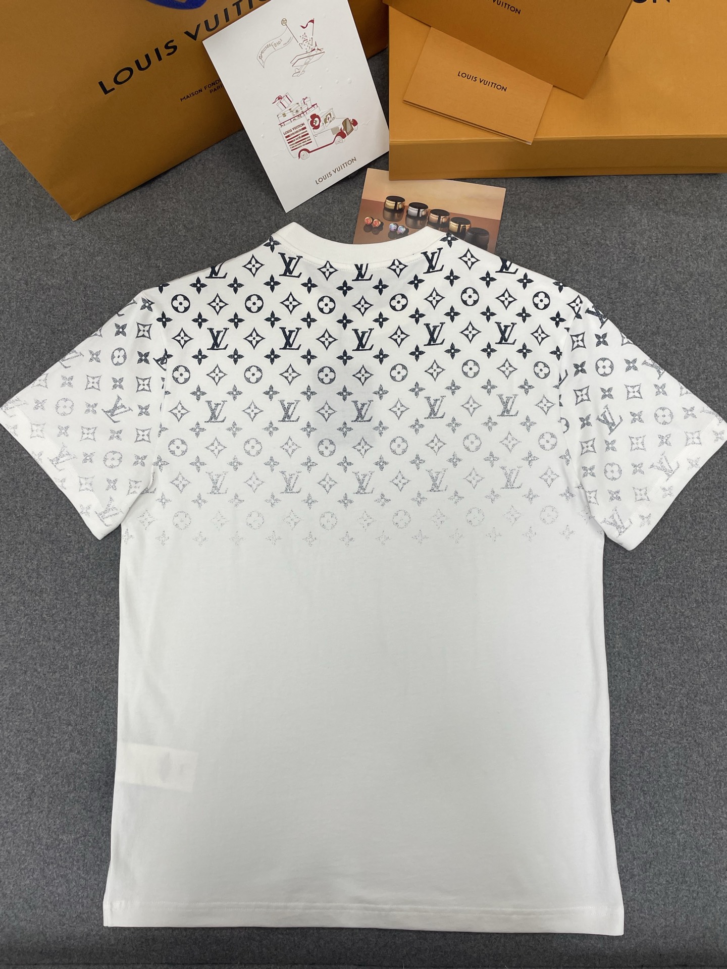 루이비통 남성 반팔 129773 Louis Vuitton T Shirt 썸네일 이미지
