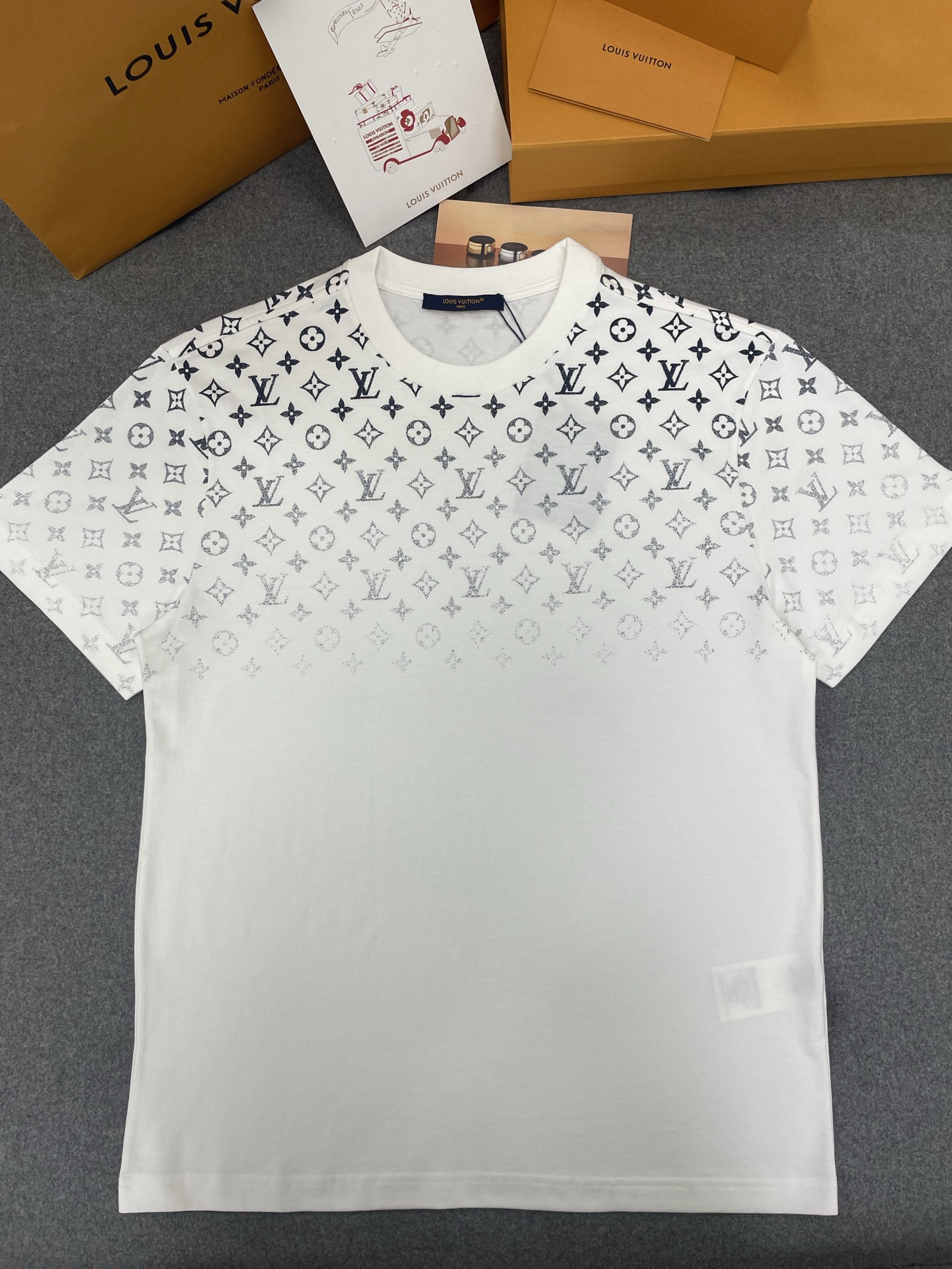 루이비통 남성 반팔 129773 Louis Vuitton T Shirt 썸네일 이미지