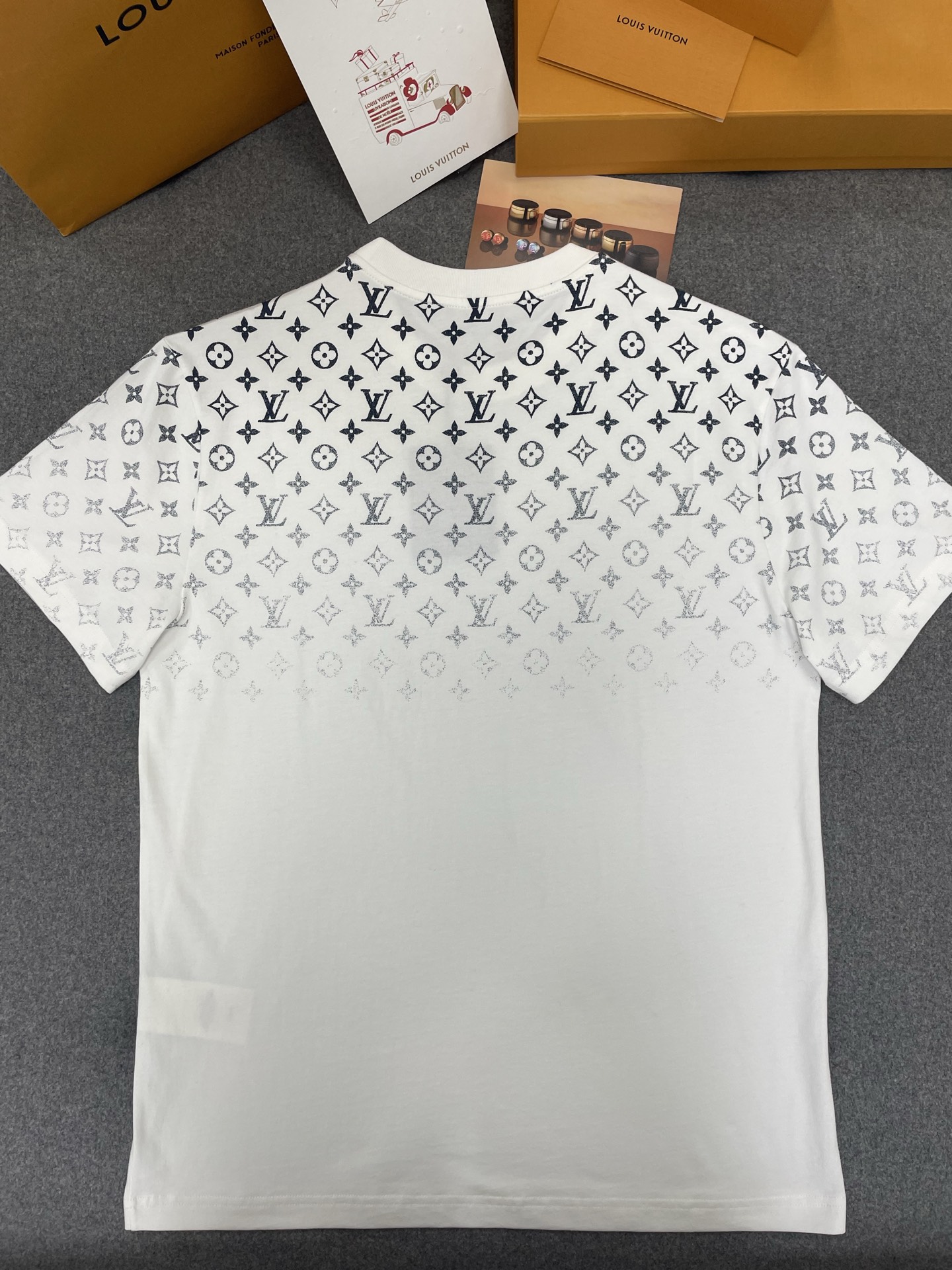 루이비통 남성 반팔 129773 Louis Vuitton T Shirt 썸네일 이미지