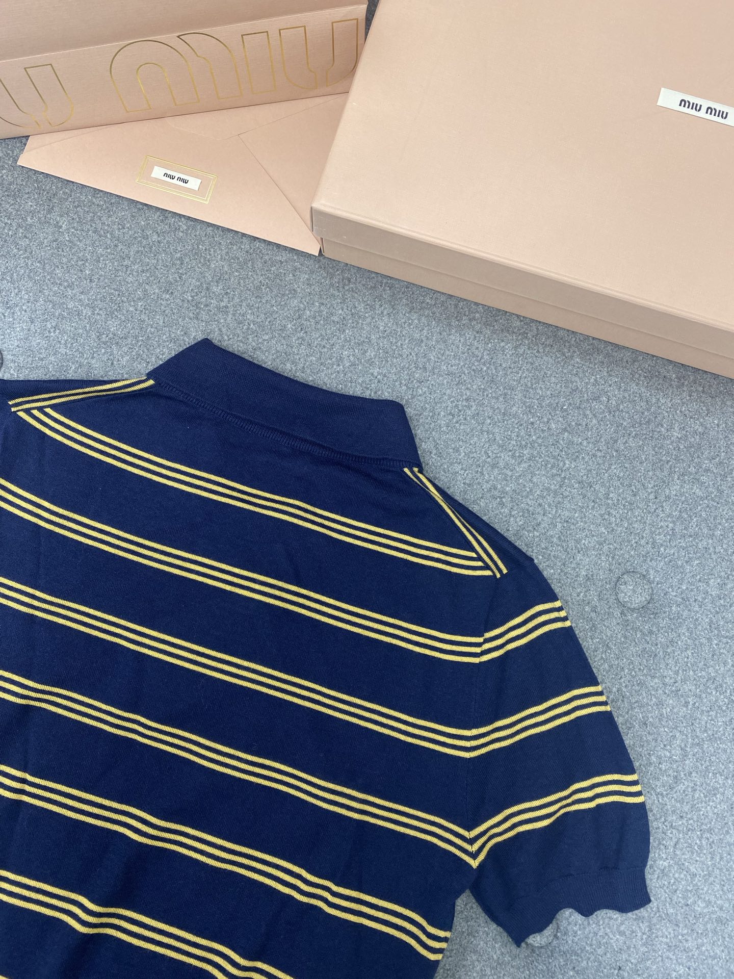 미우미우 여성 반팔 129775 Miu Miu T Shirt 썸네일 이미지