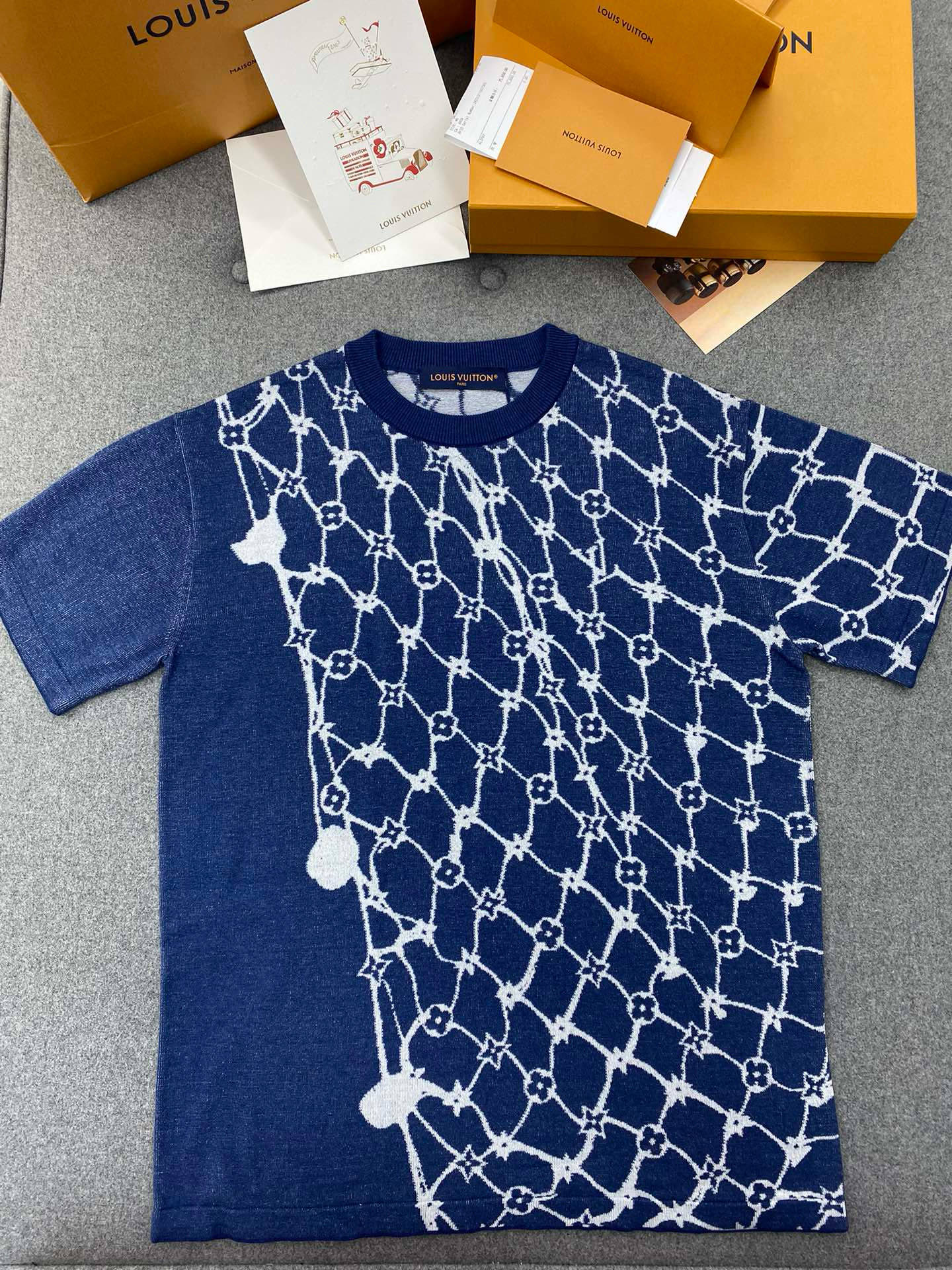 LOUIS VUITTON Camiseta de Algodón con Diseño Náutico Moderno para Hombre