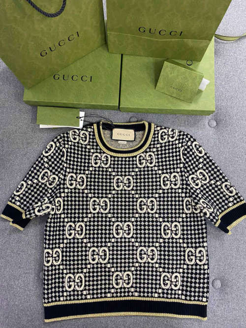 Gucci Wool-Blend Jacquard Knit Top - Elegant Designer Knitwear for Women 1 Gucci Wool-Blend Jacquard Knit Top - Elegant Designer Knitwear for Women
