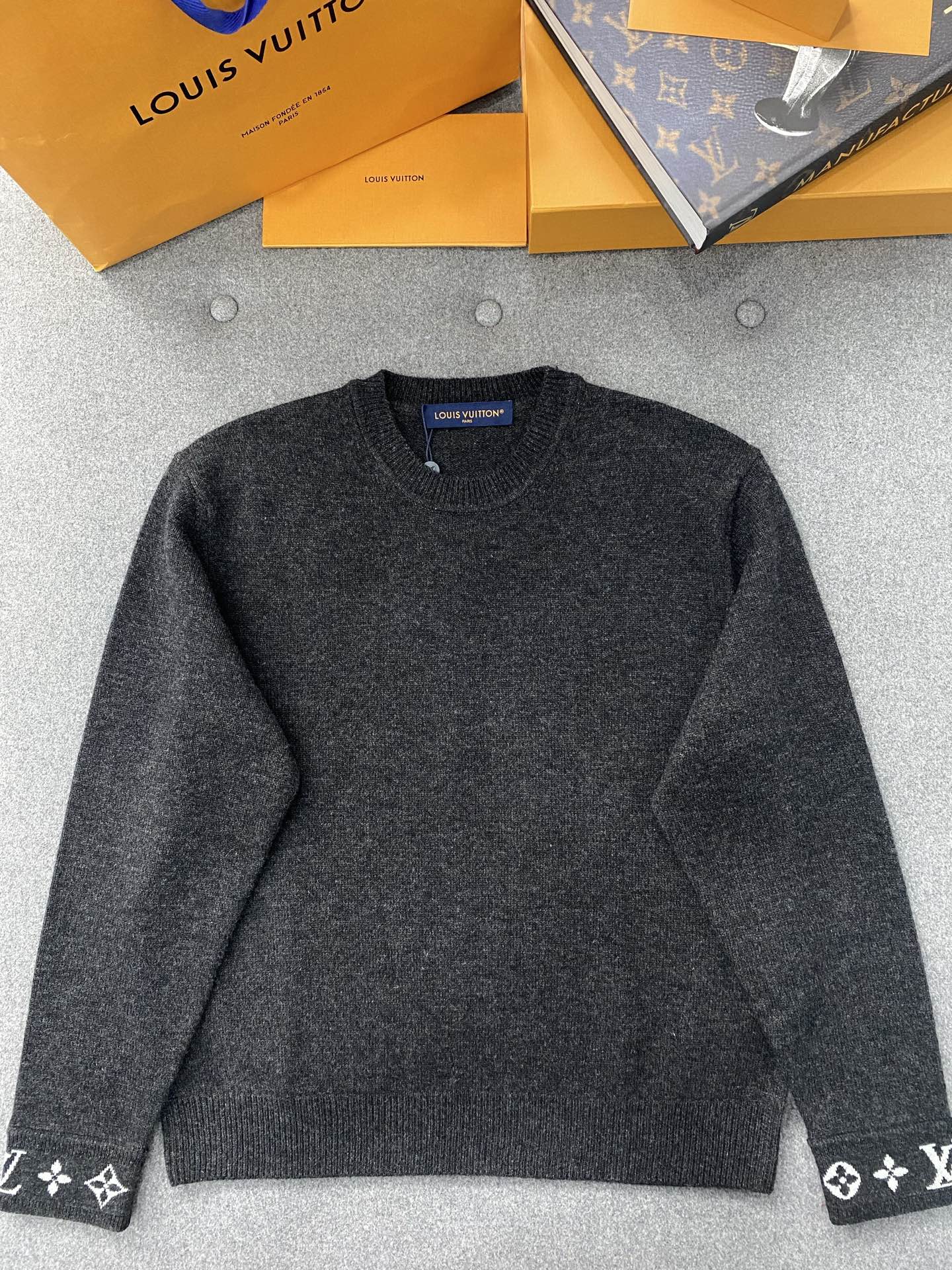 루이비통 남성 니트 129753 Louis Vuitton Knit 썸네일 이미지