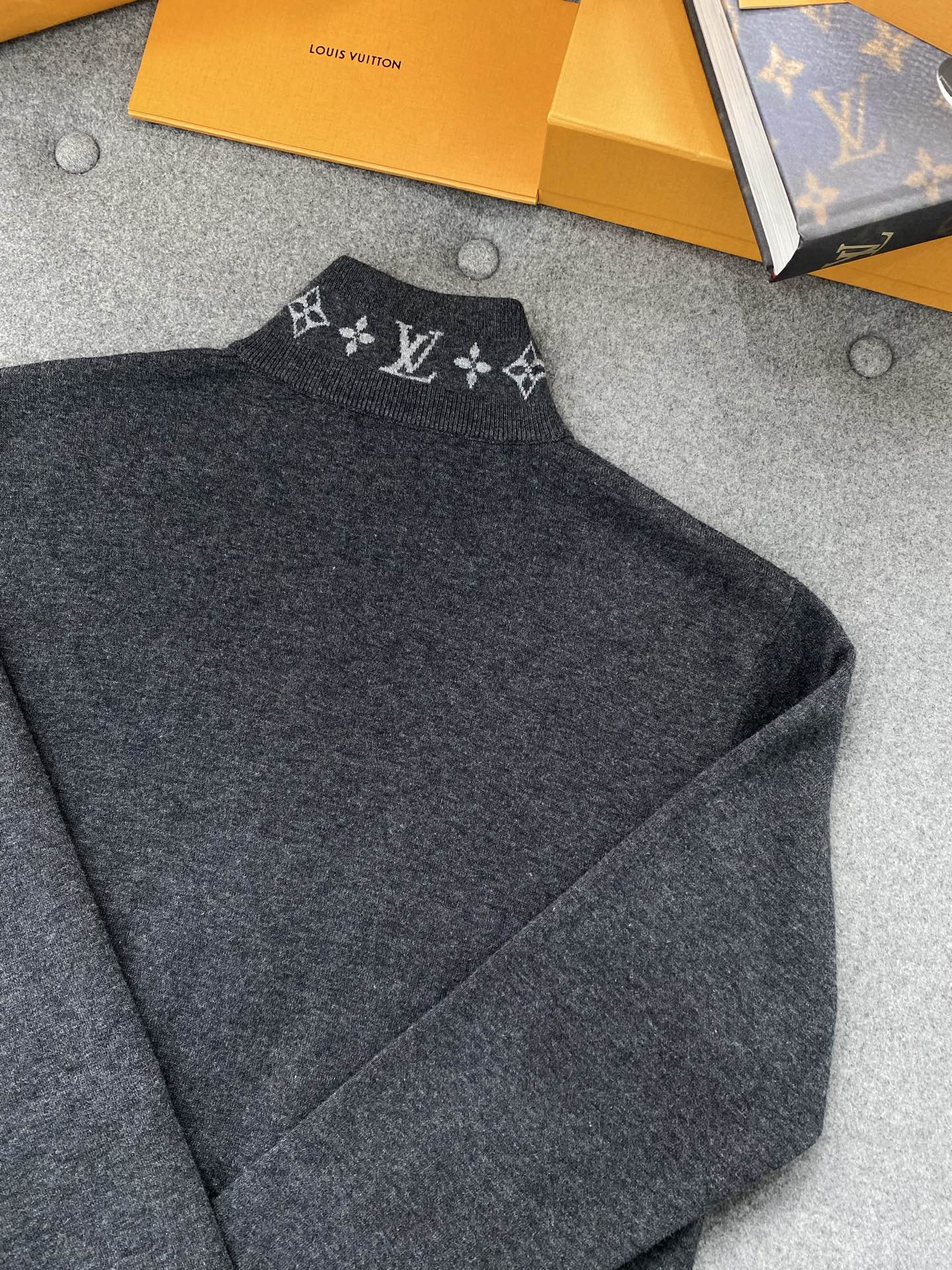 루이비통 남성 가디건 129760 Louis Vuitton Cardigan 썸네일 이미지