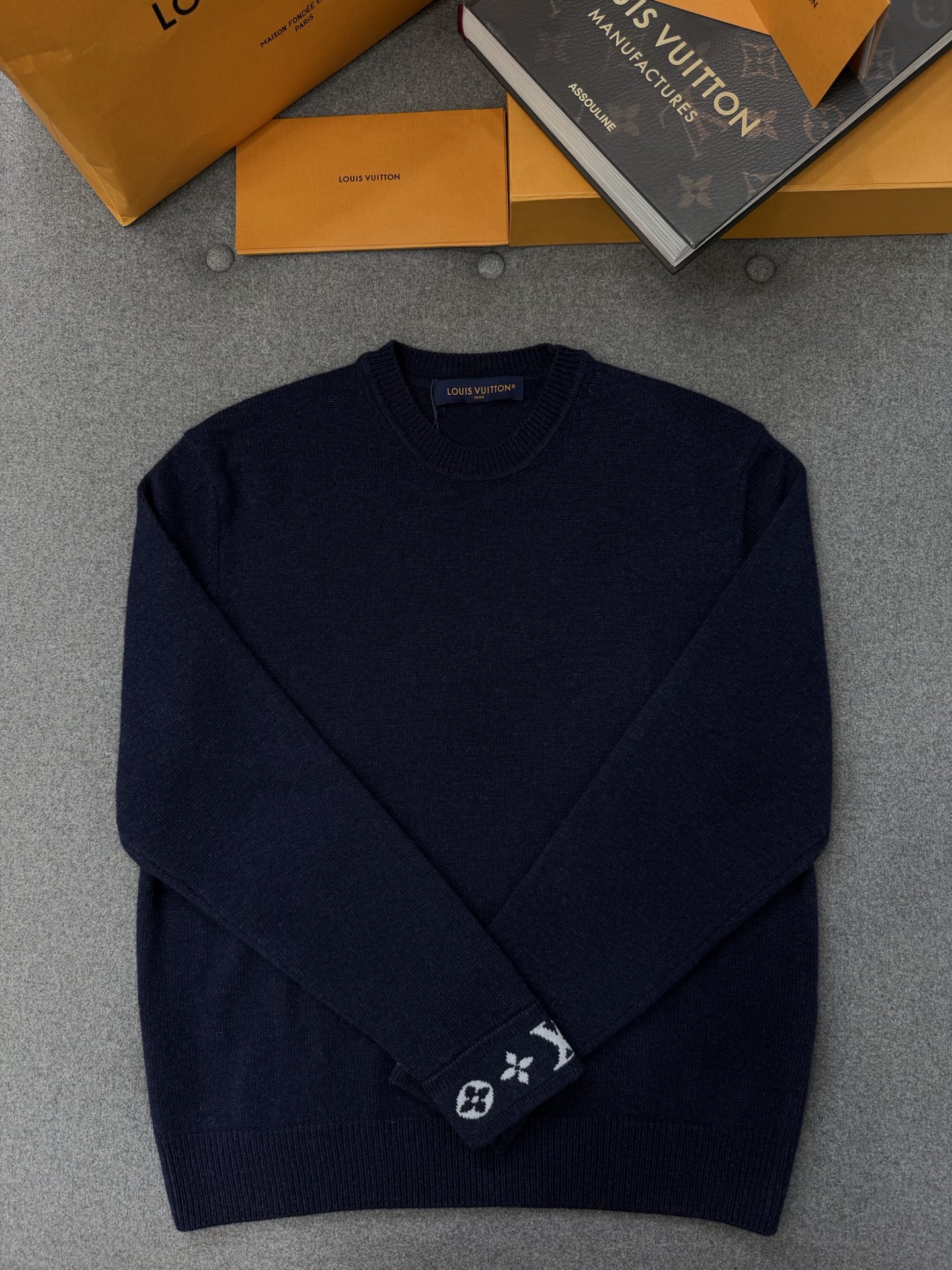 루이비통 남성 니트 129755 Louis Vuitton Knit 썸네일 이미지