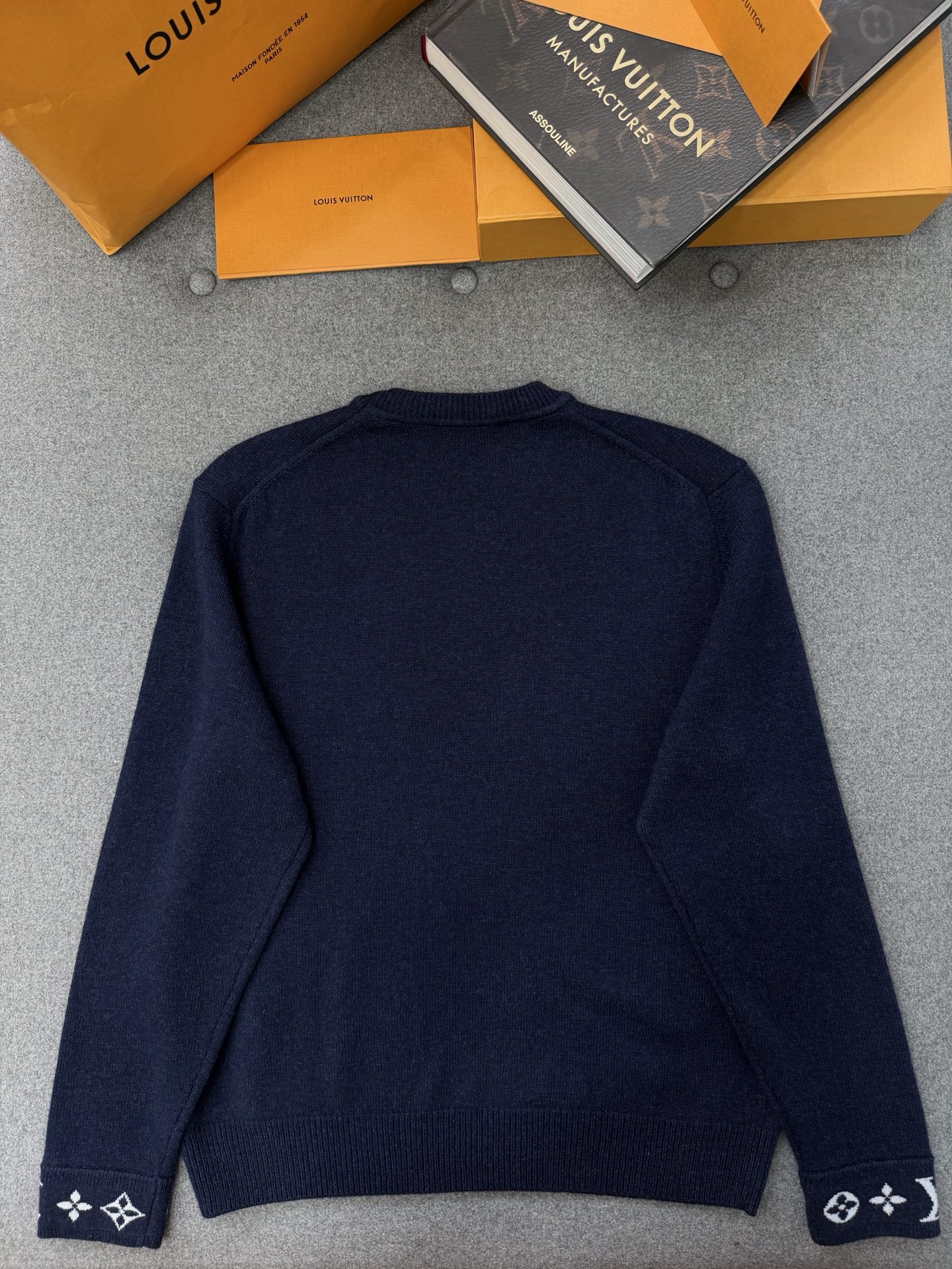 루이비통 남성 니트 129755 Louis Vuitton Knit 썸네일 이미지