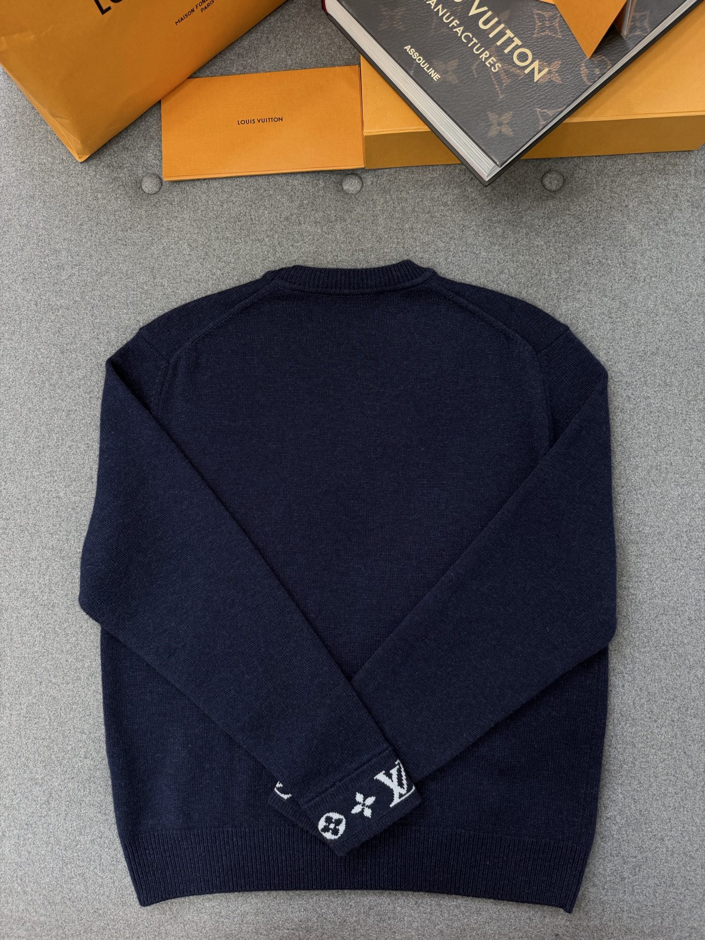 루이비통 남성 니트 129755 Louis Vuitton Knit 썸네일 이미지