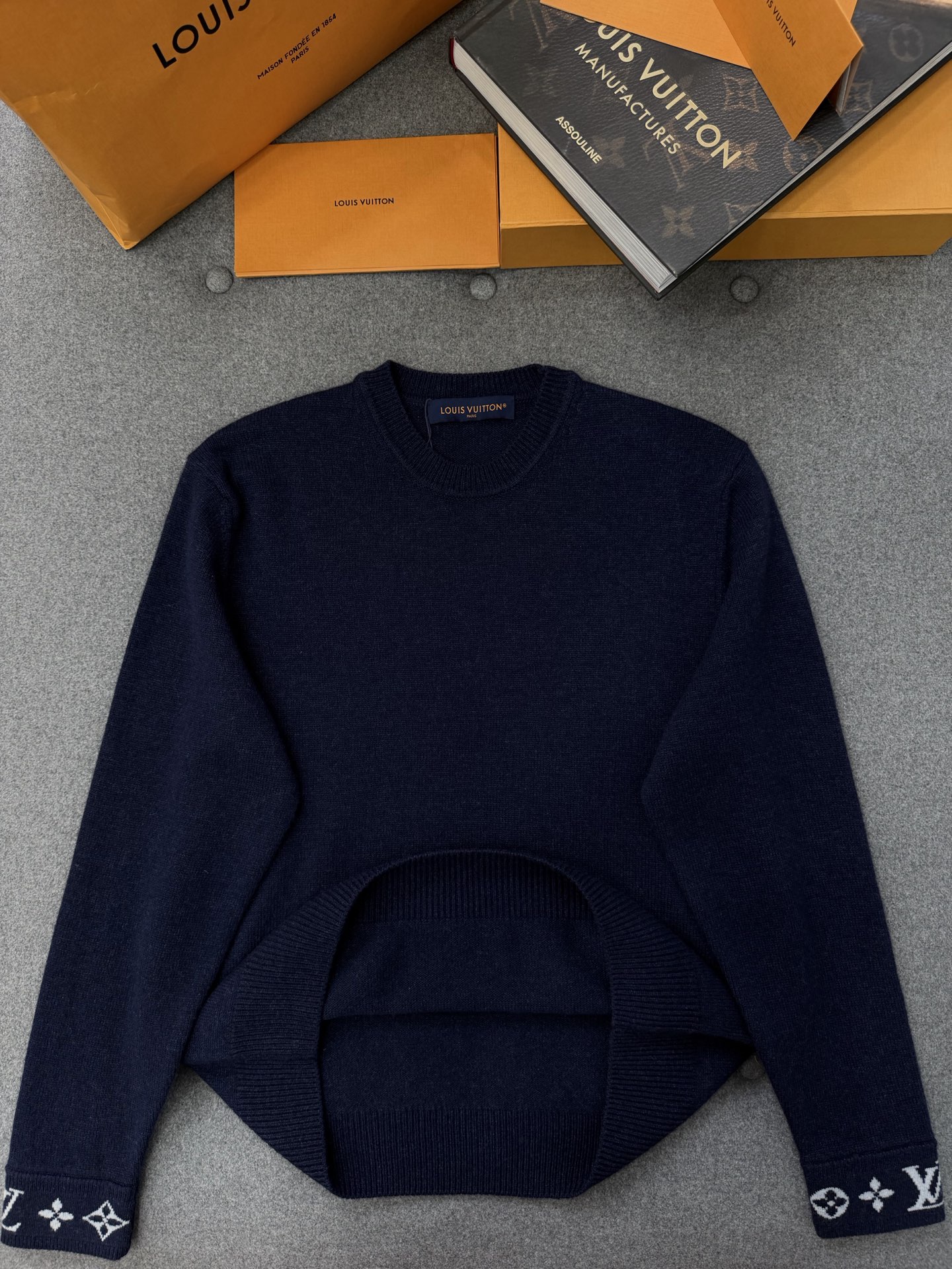 루이비통 남성 니트 129755 Louis Vuitton Knit 썸네일 이미지
