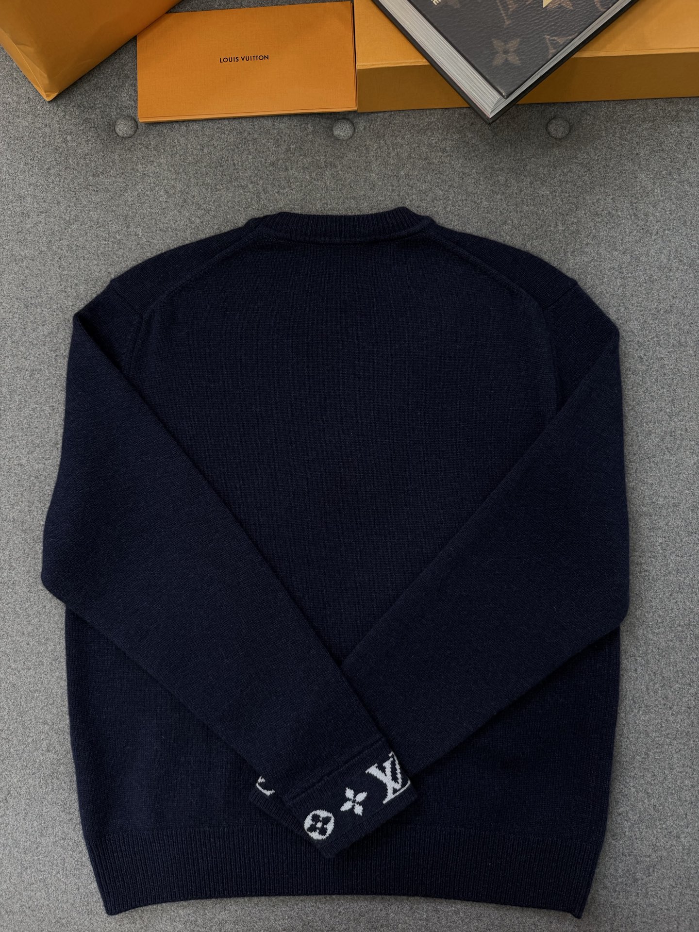루이비통 남성 니트 129755 Louis Vuitton Knit 썸네일 이미지