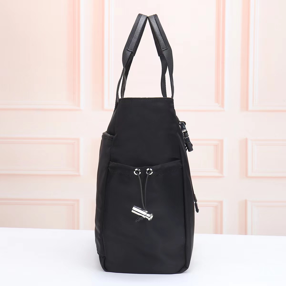 🆕购物袋，款号2042🤙🤙，又来一款爆款运动风型包，原单货👏🏻👏🏻采用进口尼龙面料，顶级五金，尼龙双手提