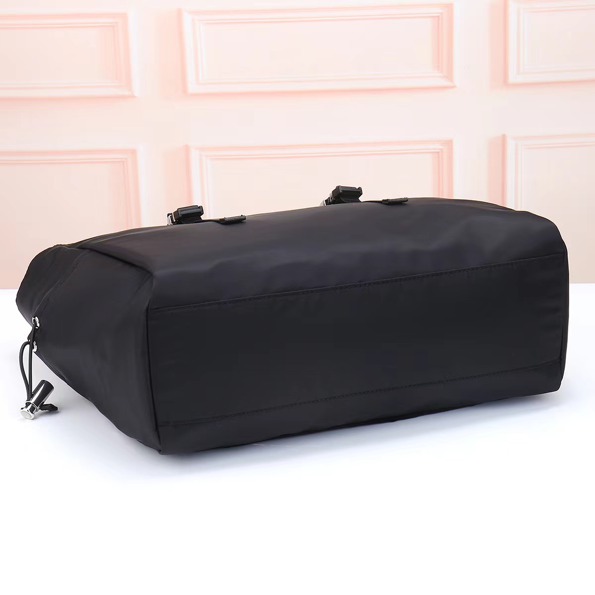 🆕购物袋，款号2042🤙🤙，又来一款爆款运动风型包，原单货👏🏻👏🏻采用进口尼龙面料，顶级五金，尼龙双手提