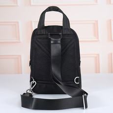 🎉新品胸包🎉🎉2116🎉🎉 这款胸包采用Re-Nylon再生尼龙材质,设计轻巧紧凑,风格百搭。完美融合标志性元素,配以S 🎉新品胸包🎉🎉2116🎉🎉 这款胸包采用Re-Nylon再生尼龙材质,设计轻巧紧凑,风格百搭。完美融合标志性元素,配以S