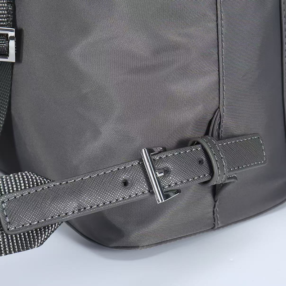 PR@D@，女士双肩包，款号：811.配吊袋🎒背包到货，ECONYL®再生尼龙和Saffiano皮革材质