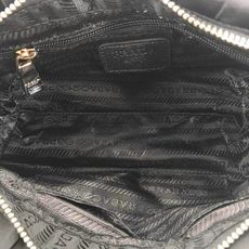 PRADA普拉达女士手拿斜挎包 型号:A156(进口防水布) 尺寸:26×16×10(cm) 💪🏿重金打版复刻👍定制进口 PRADA普拉达女士手拿斜挎包 型号:A156(进口防水布) 尺寸:26×16×10(cm) 💪🏿重金打版复刻👍定制进口