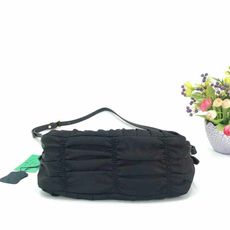 PRADA普拉达女士手拿斜挎包 型号:A156(进口防水布) 尺寸:26×16×10(cm) 💪🏿重金打版复刻👍定制进口 PRADA普拉达女士手拿斜挎包 型号:A156(进口防水布) 尺寸:26×16×10(cm) 💪🏿重金打版复刻👍定制进口